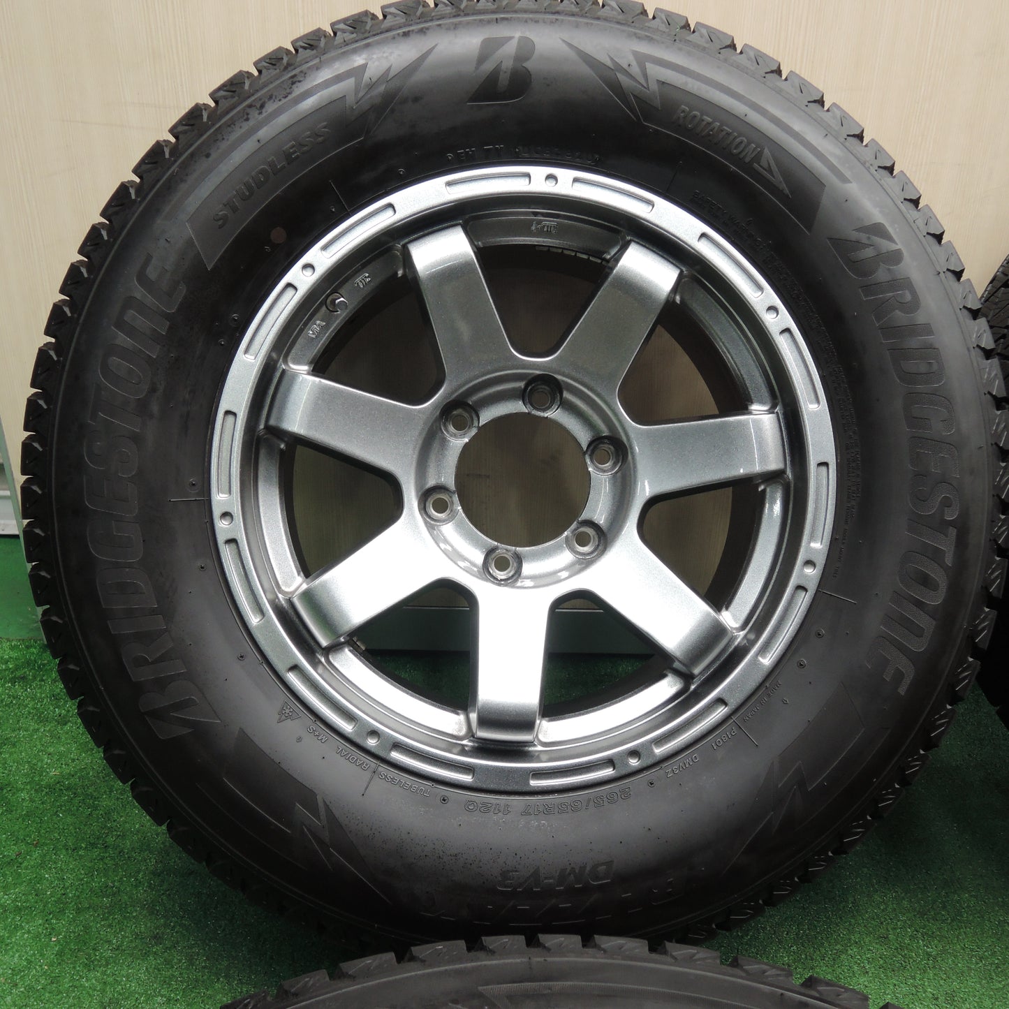*送料無料*バリ溝！20年！キレイ！9.5分★スタッドレス 265/65R17 ブリヂストン ブリザック DM-V3 HOT STUFF MAD CROSS MC-76 PCD139.7/6H★3121301TNス