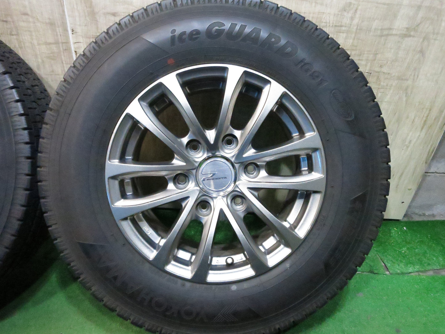 [送料無料]バリ溝！20年！キレイ！9.5分★ハイエース 等 195/80R15 107/105L スタッドレス ヨコハマ iG91 PRODITA プロディータ PCD139.7/6H★3020607Hス