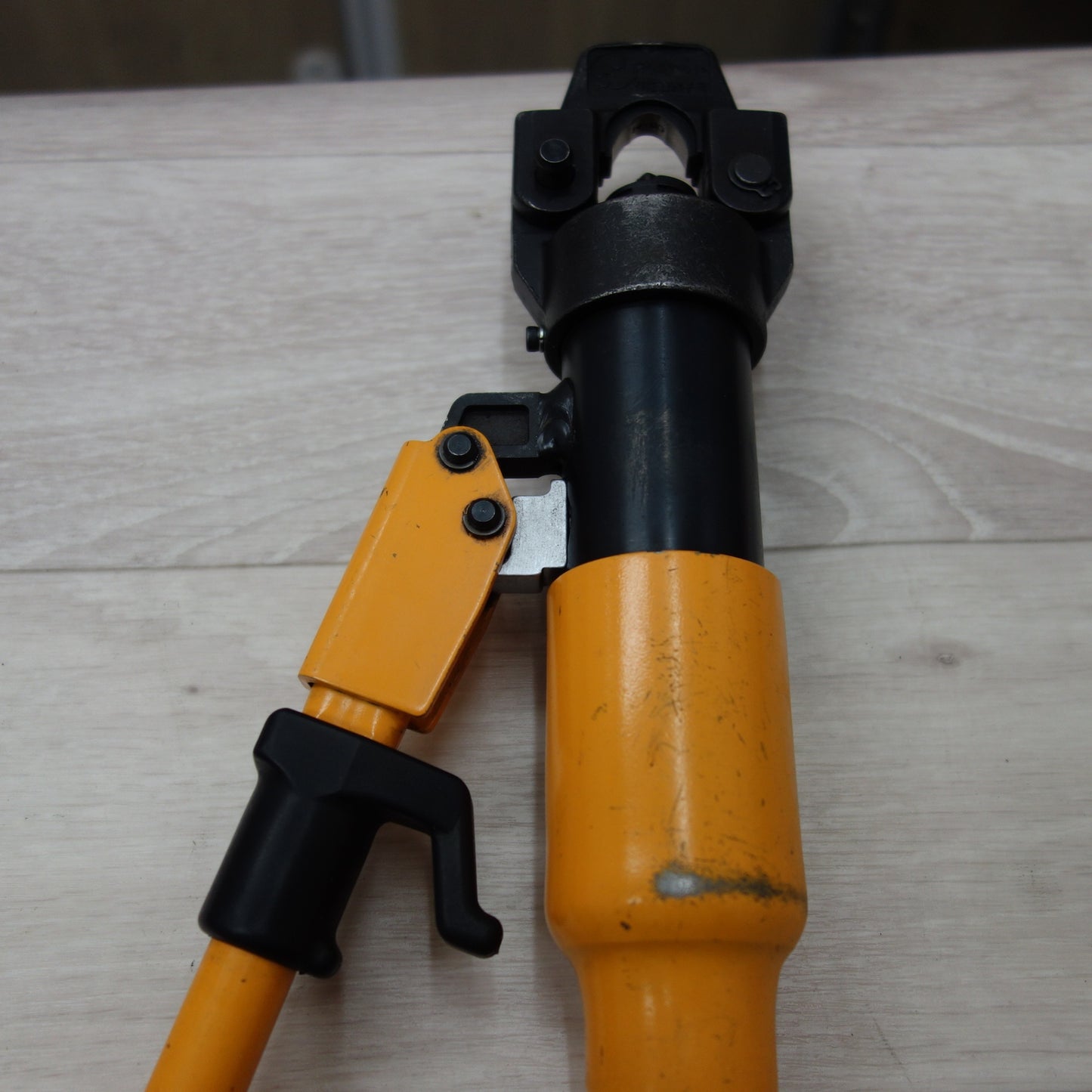 [送料無料] ☆ロブスター LOBSTER 手動油圧式 圧着工具 AKH-60N ケース付き DIY 工具 ハンドツール☆