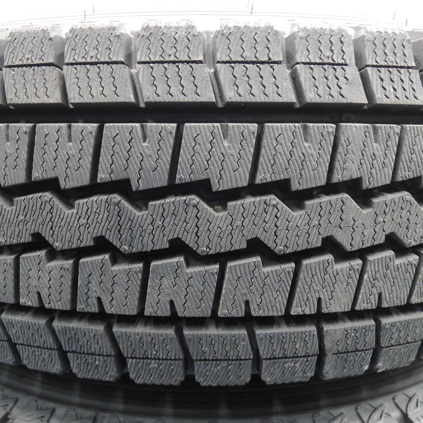 *送料無料*超バリ溝！22年！キレイ！ほぼ10分★ハイエース 等 195/80R15 スタッドレス ダンロップ ウインターマックス SV01 BISON バイソン PCD139.7/6H★3112101NJス
