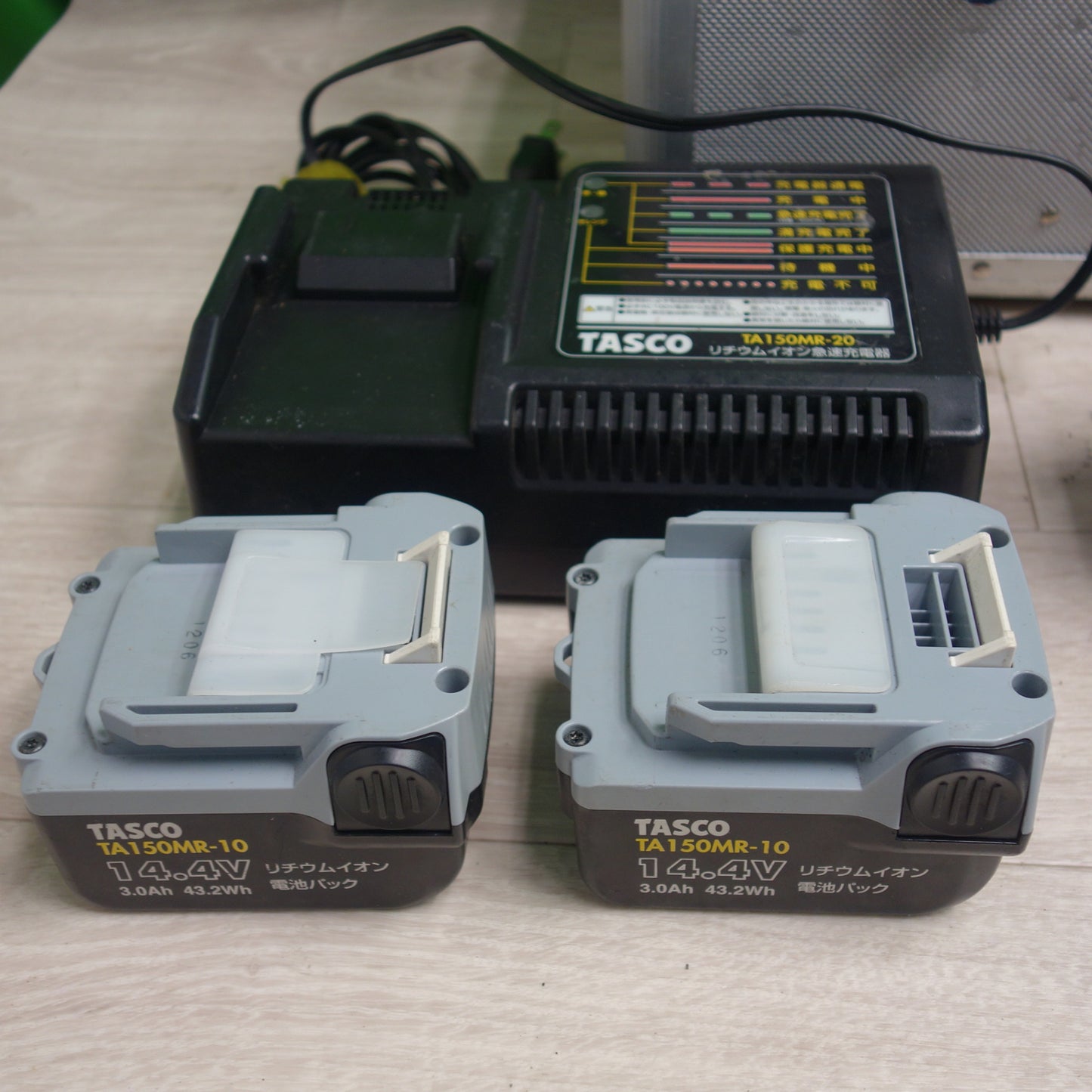 [送料無料] バッテリー3点付☆TASCO タスコ 充電式 真空 ポンプ TA150MR ウルトラミニ オイル逆流防止弁付 ジャンク品☆