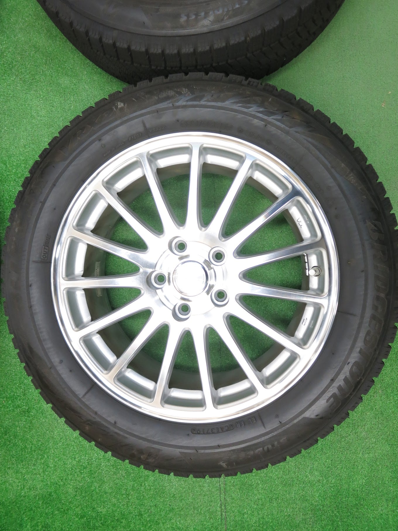 [送料無料]センサー付！バリ溝！19年！綺麗！ほぼ10分★スタッドレス 215/60R17 ブリヂストン ブリザック VRX2 ECO FORME エコフォルム PCD114.3/5H★2122001ヒス