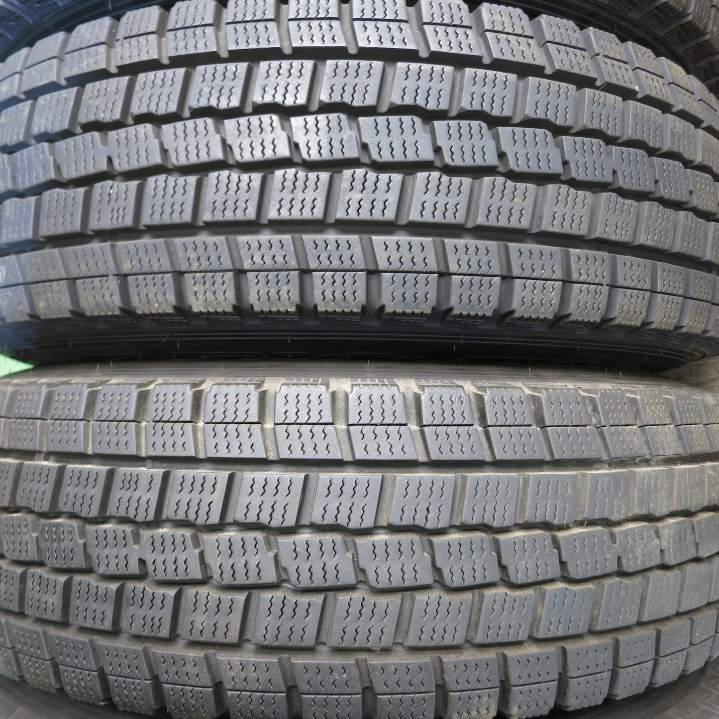 [送料無料]4本価格★ハイエース 等 weds キーラー 195/80R15 107/105L スタッドレス ダンロップ DSV-01 KEELER 15インチ PCD139.7/6H★3061303Hス
