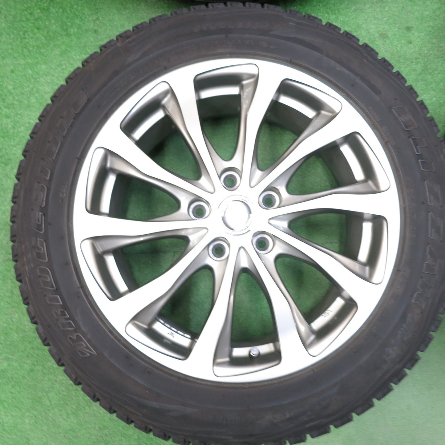 [送料無料]バリ溝！キレイ！9分★スタッドレス 215/60R17 ブリヂストン ブリザック DM-V1 BALMINUM バルミナ 17インチ PCD114.3/5H★3031804ヒス