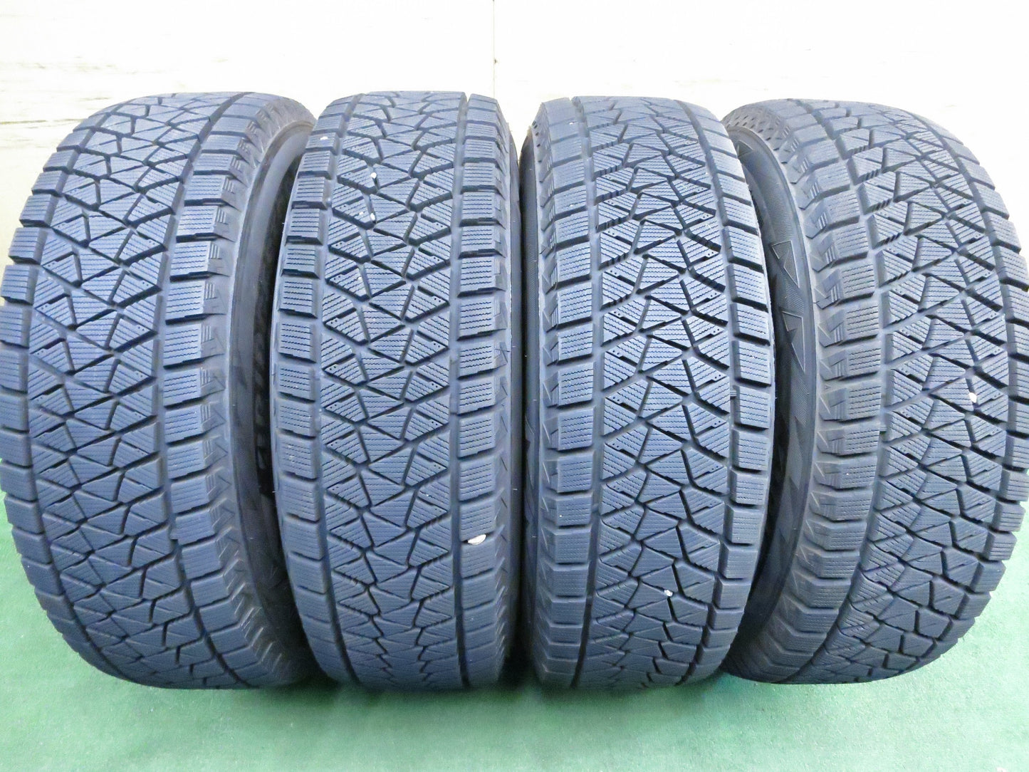[送料無料]バリ溝！キレイ！9.5分★スタッドレス 215/70R16 ブリヂストン ブリザック DM-V2 WAREN ヴァーレン 16インチ PCD100/5H スバル XV 等★3013103Hス
