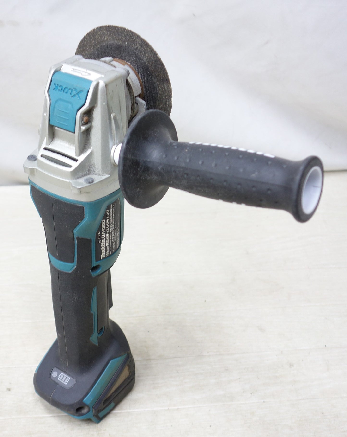 [送料無料] ◆makita マキタ 100mm 充電式ディスクグラインダ GA420D 18V 替刃付き 電動工具 研磨機 本体のみ◆