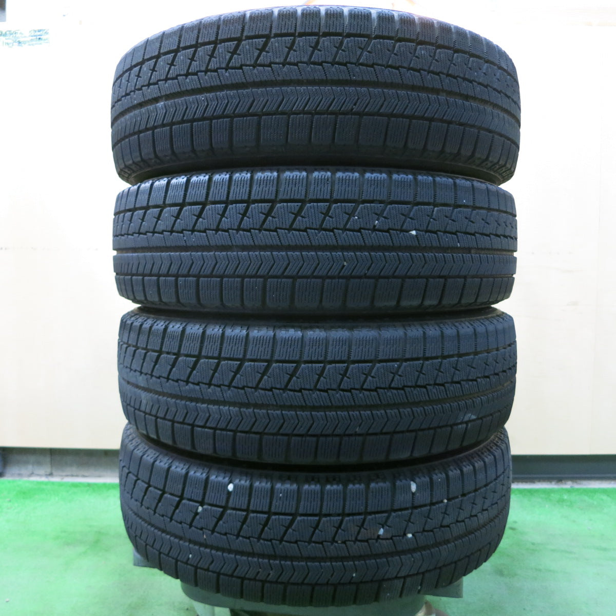 [送料無料]4本価格！20年★トヨタ アクア 純正 スチール 175/65R15 スタッドレス ブリヂストン ブリザック VRX PCD100/4H★3103106イス