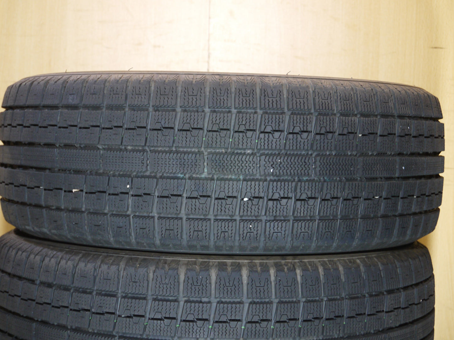 [送料無料]バリ溝！19年！9.5分★スタッドレス 205/55R16 トーヨー ガリット G5 タイヤ 16インチ ノア ヴォクシー レガシィ インプレッサ 等★2050306クスタ