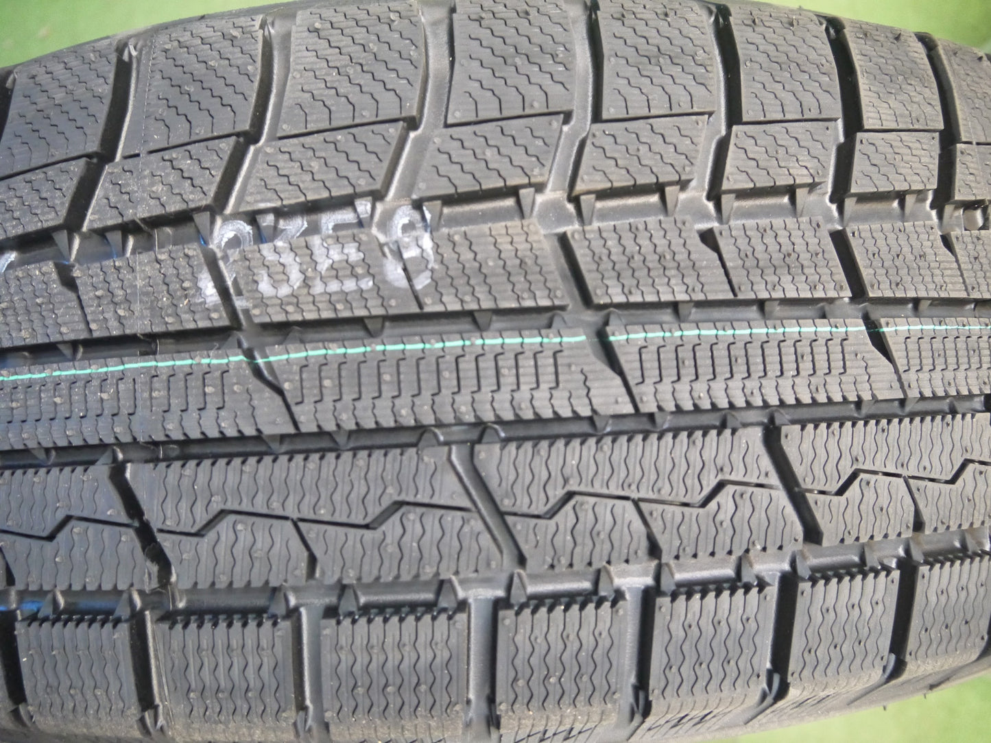 [送料無料]未使用！22年★スタッドレス 225/65R17 LOXARNY SPORT トーヨー ウインター トランパス TX ロクサーニ スポーツ 17インチ PCD114.3/5H★3011806クス