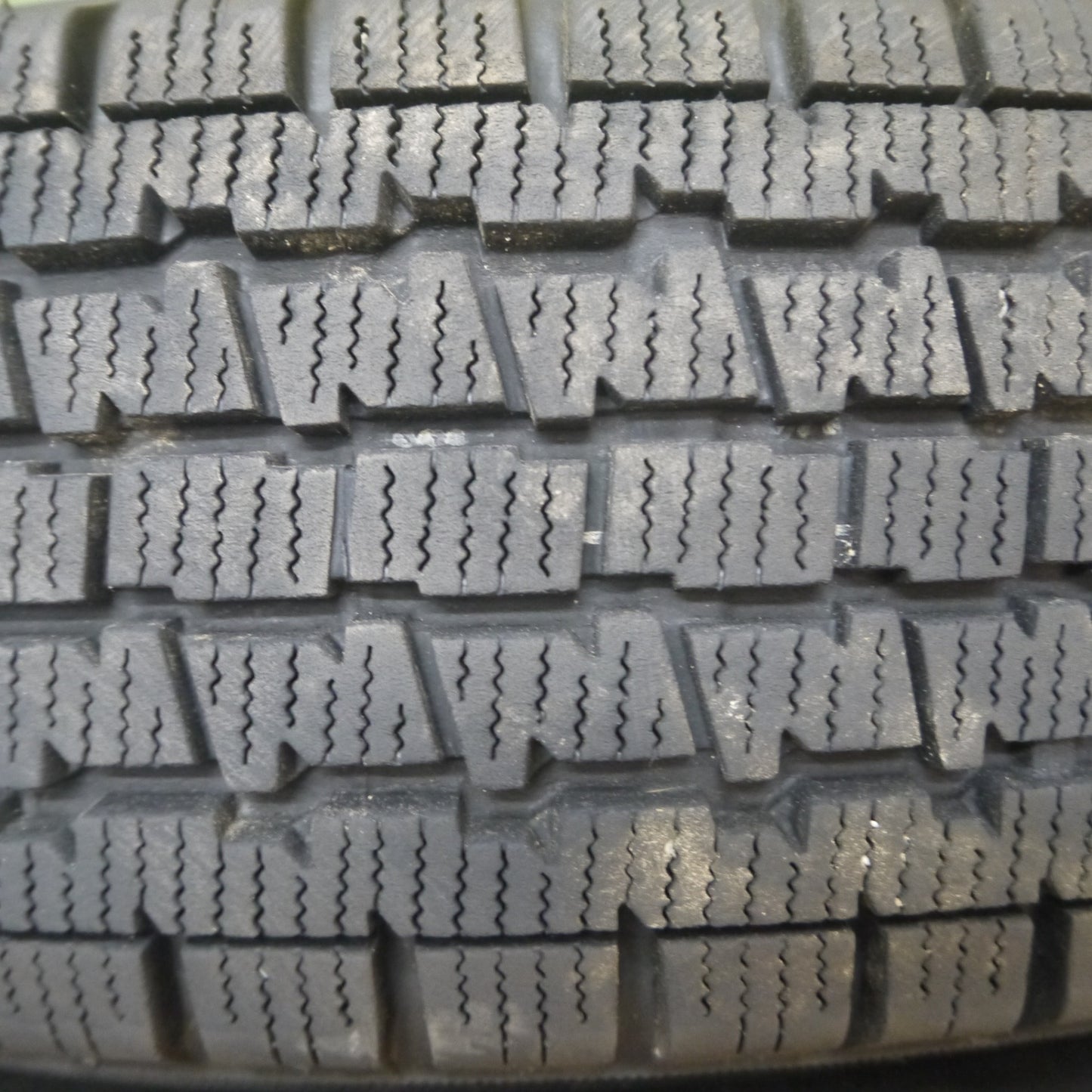 *送料無料* バリ溝！8.5分★スタッドレス 145R12 6PR ブリヂストン W300 TIRO 12インチ PCD100/4H★4021305Hス