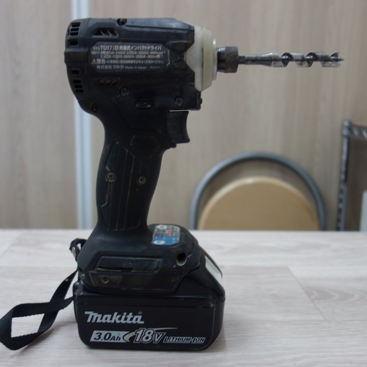 [送料無料] バッテリー2個！付属品付☆マキタ 充電式 インパクトドライバ TD171DRGXB 電動 工具 makita 充電器 DC18RF☆