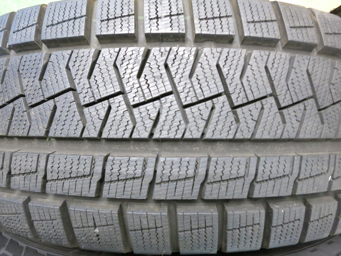 [送料無料]バリ溝！21年！ほぼ10分★スタッドレス 195/65R15 ピレリ アイスアシンメトリコ プラス SIBILLA GG シビラ 15インチ PCD114.3/5H★2120904Hス