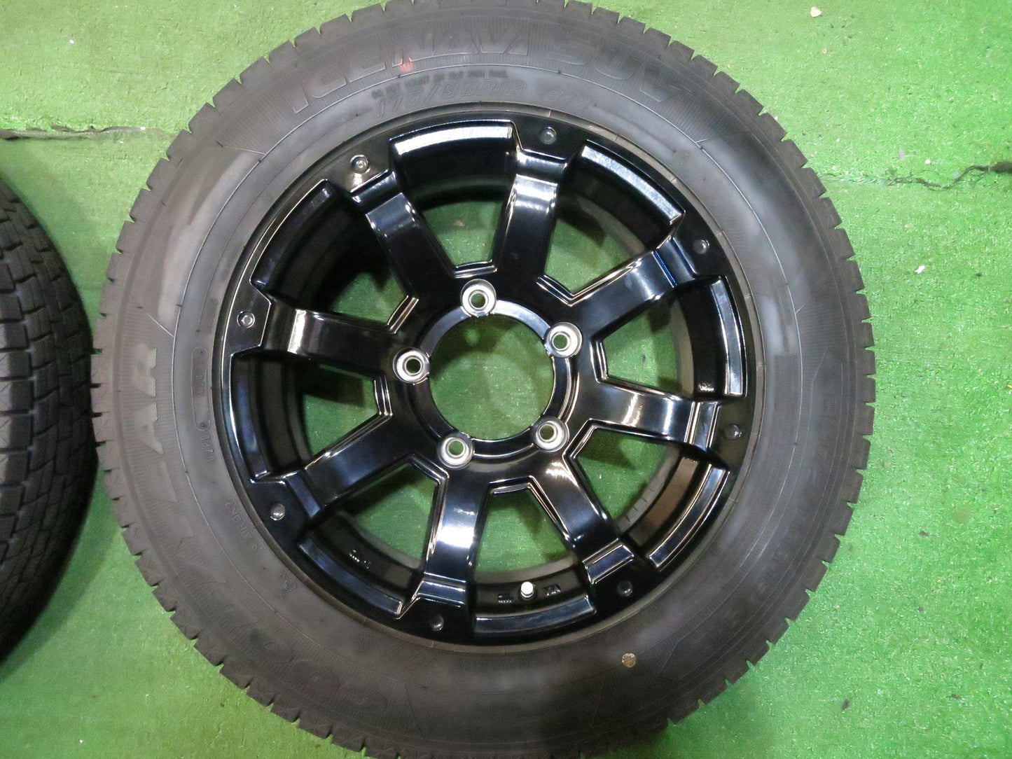 [送料無料]バリ溝！21年！綺麗！9.5分★ジムニー等 175/80R16 ROCKKELLY MX-I スタッドレス グッドイヤー アイスナビSUV BADX 16インチ PCD139.7/5★3020805Hス