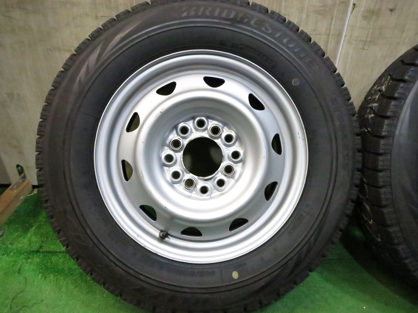 [送料無料]バリ溝！20年！ほぼ10分★スタッドレス 145/80R13 ブリヂストン ブリザック VRX スチール ホイール 13インチ PCD100 110 114.3/4H マルチ★3012703Hス
