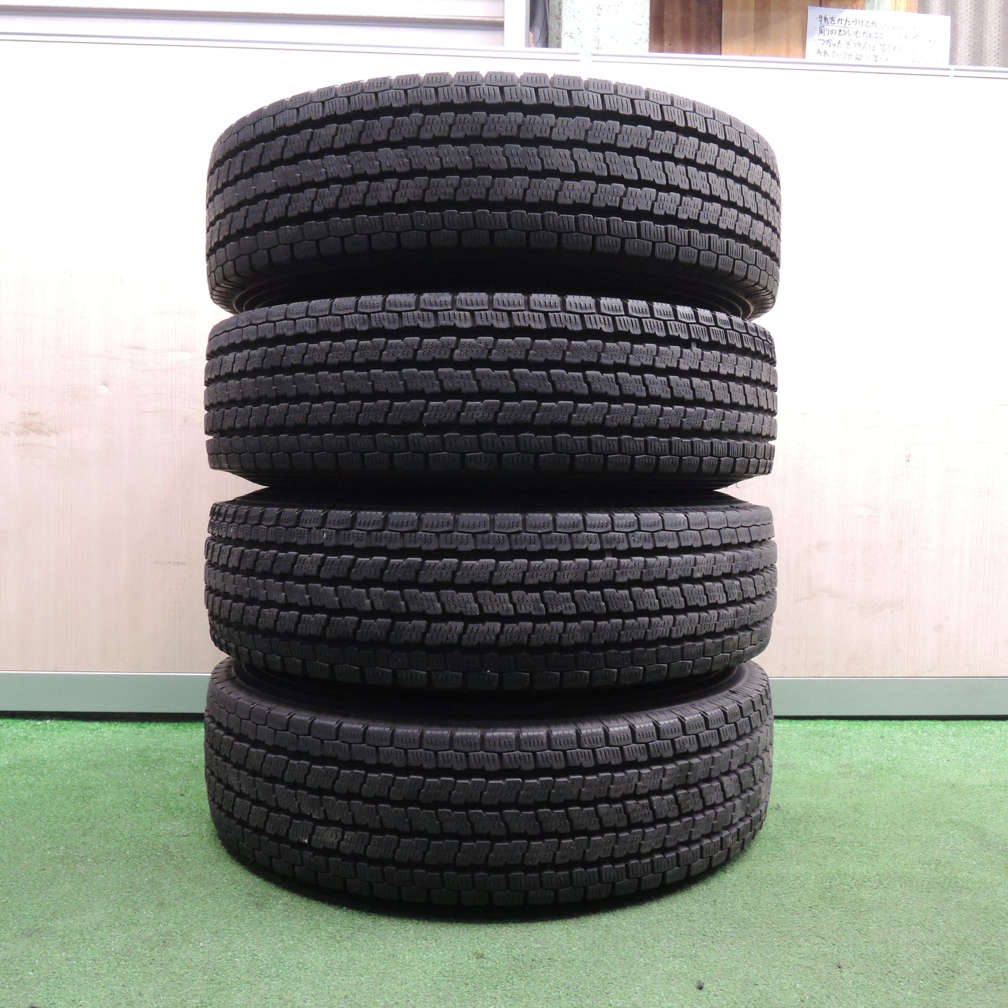 *送料無料*バリ溝！20年！キレイ！8.5分★ハイエース等 195/80R15 スタッドレス ヨコハマ アイスガード iG91 PRODITA プロディータ PCD139.7/6H★3121208NJス