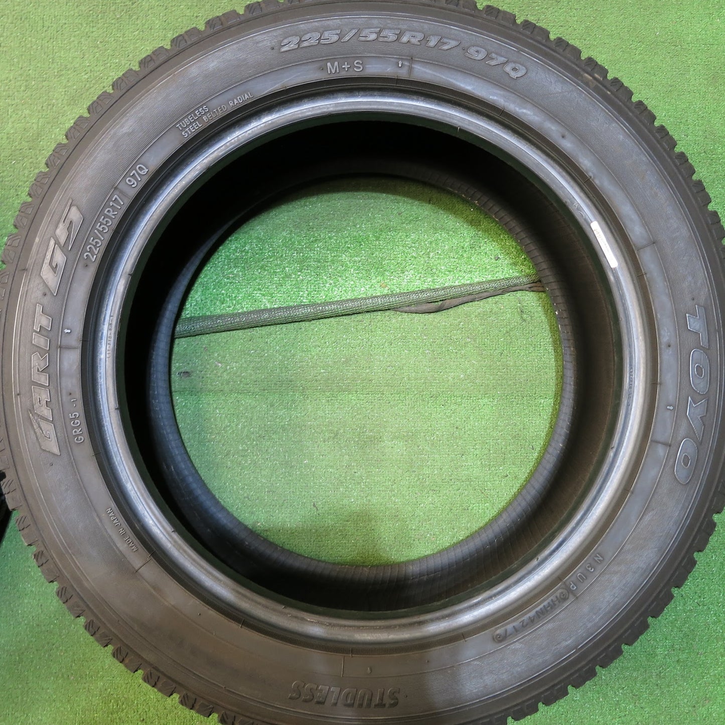 [送料無料]バリ溝！9.5分★スタッドレス 225/55R17 トーヨー ガリット G5 タイヤ 17インチ アルファード ヴェルファイア フーガ 等★3062115Hスタ