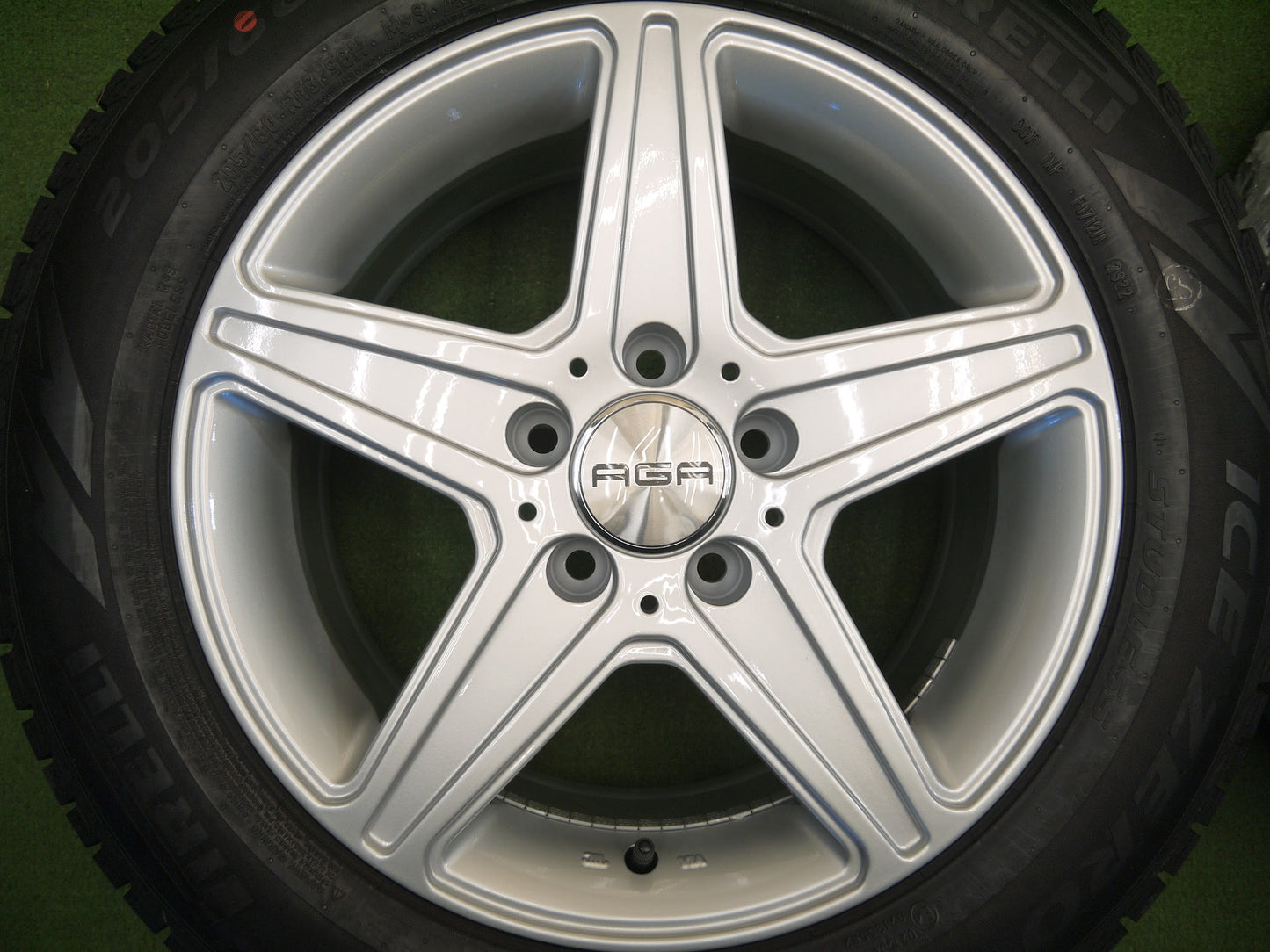 [送料無料]未使用！22年★BMW アウディ 等 AGA 205/60R16 スタッドレス ピレリ アイスゼロ アシンメトリコ PCD112/5H★3011804クス