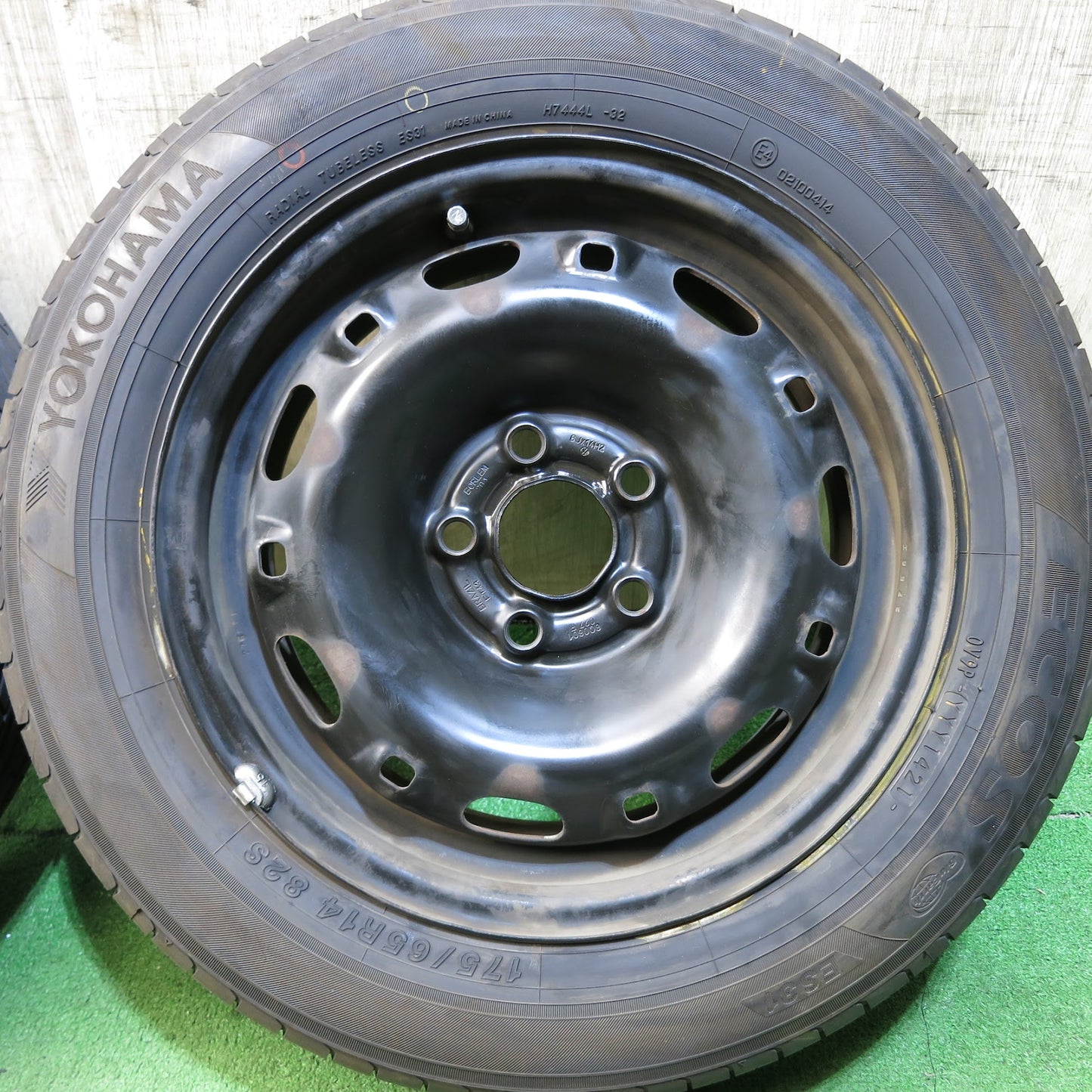[送料無料]バリ溝！21年！9.5分★ワーゲン ポロ 純正 スチール 175/65R14 ヨコハマ エコス ES31 14インチ PCD100/5H★3042411Hノ