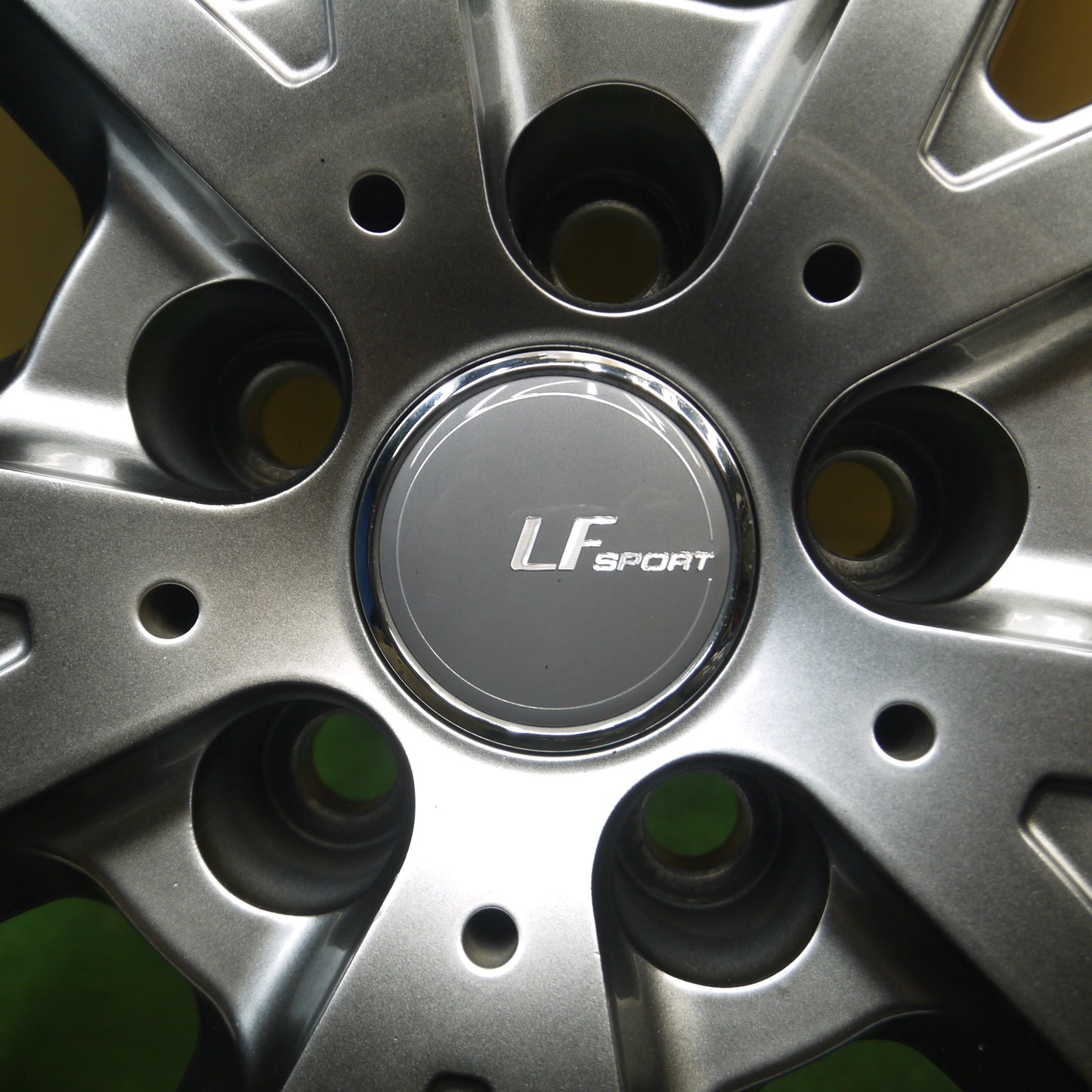 *送料無料*キレイ★スタッドレス 235/55R20 ブリヂストン ブリザック DM-V2 LF SPORT LFスポーツ 20インチ PCD114.3/5H★4011011KKス