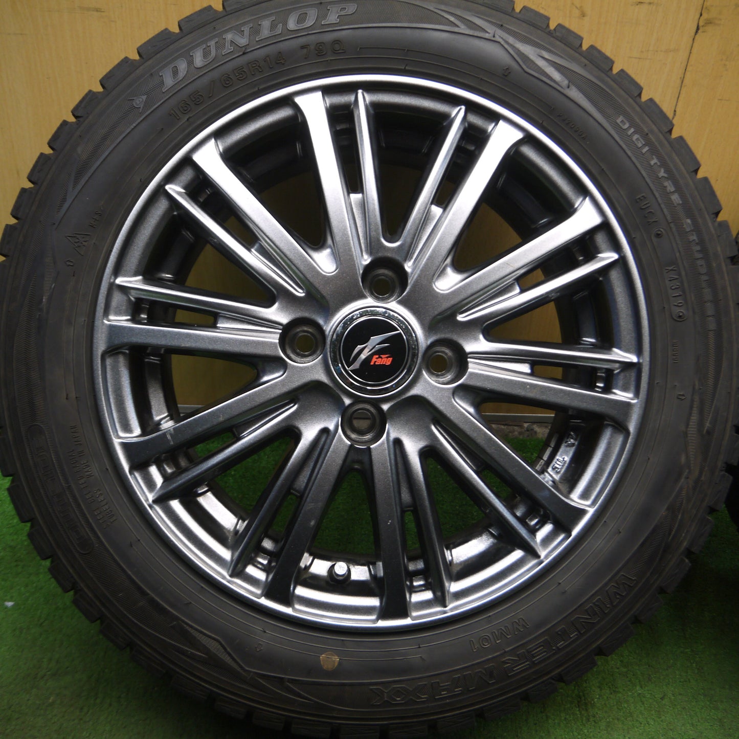 *送料無料*バリ溝！19年！キレイ！9.5分★スタッドレス 165/65R14 ダンロップ ウインターマックス WM01 Fang ファング 14インチ PCD100/4H★3102502Hス