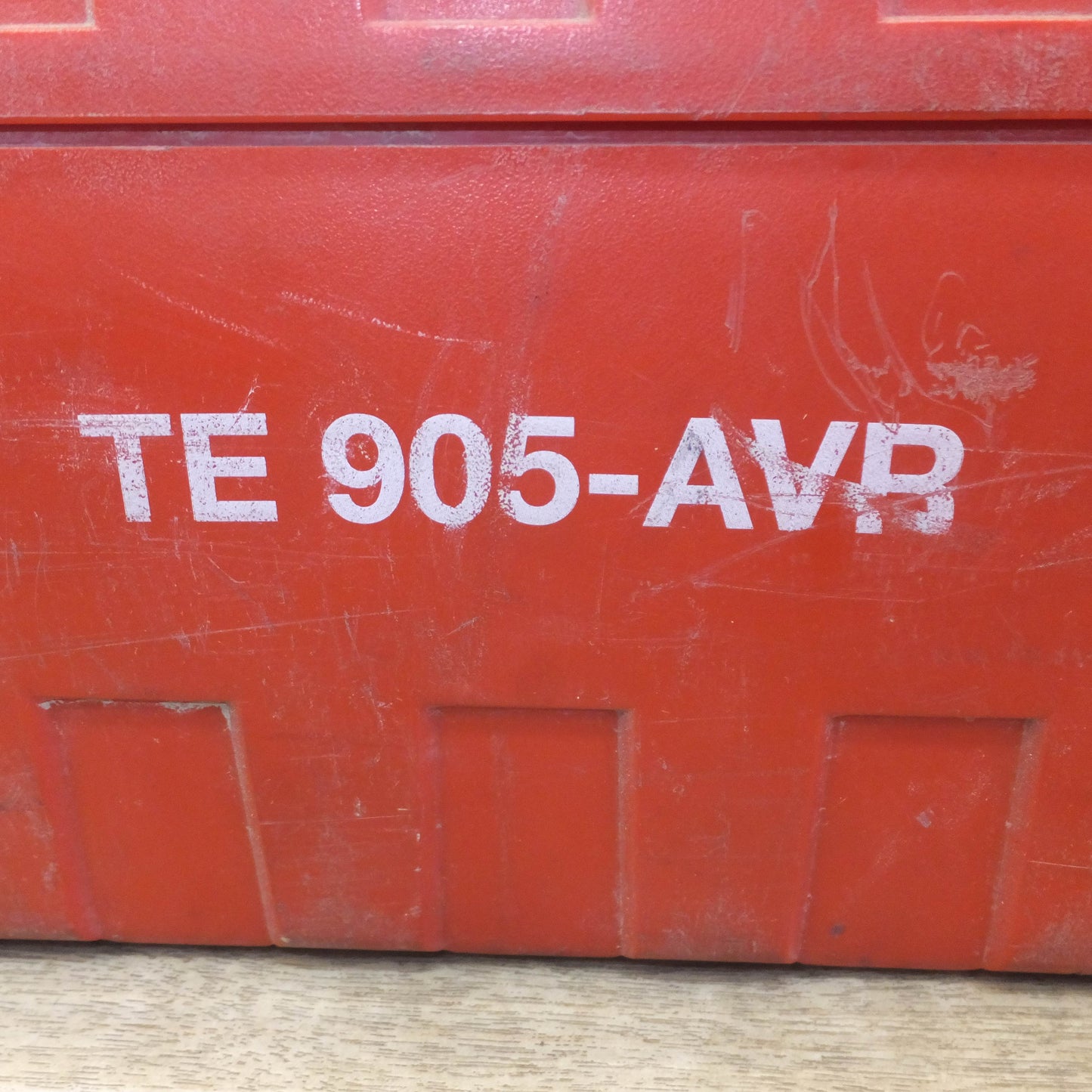 [送料無料]★ヒルティ HILTI 電動ハンマー TE905-AVR　100V 50-60Hz 1550W★