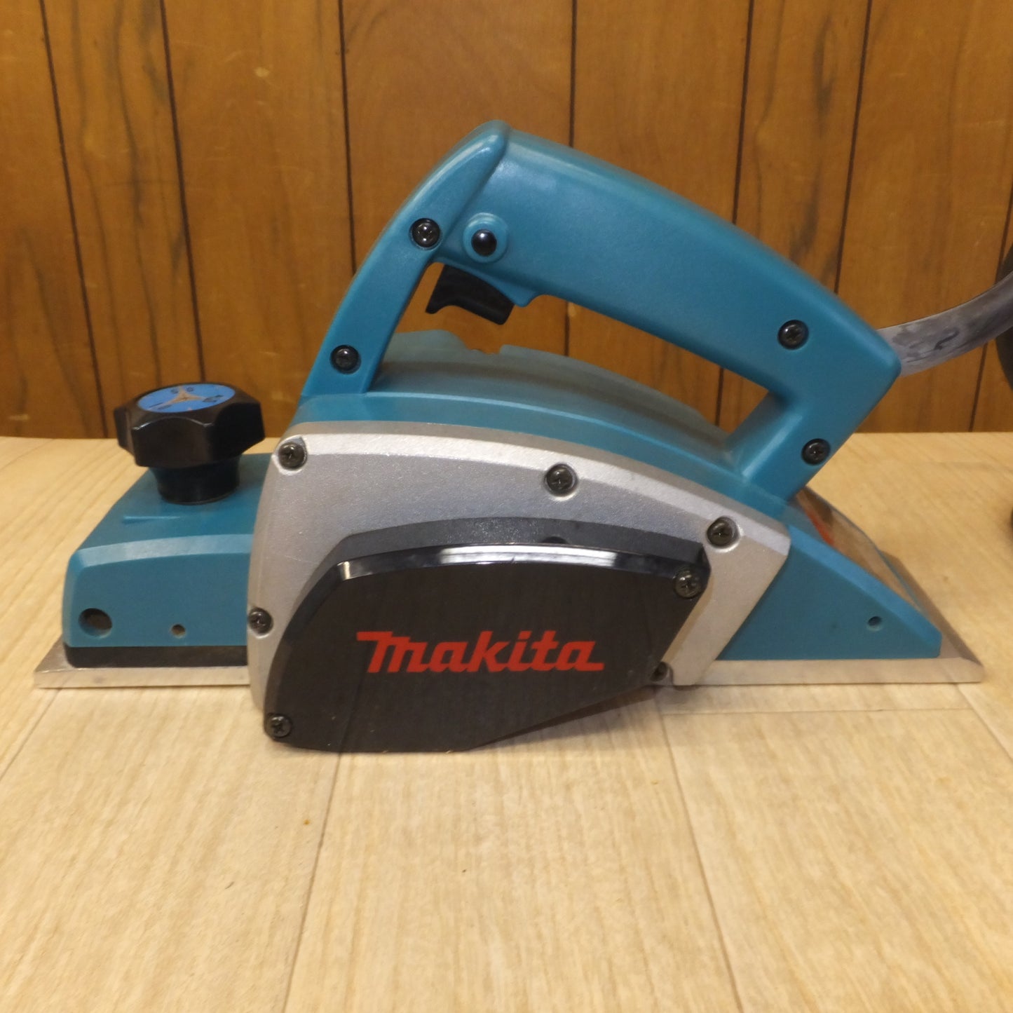 [送料無料] ★マキタ makita 82mm カンナ 1900BA　100V 480W 50-60Hz 5A 16000/min★
