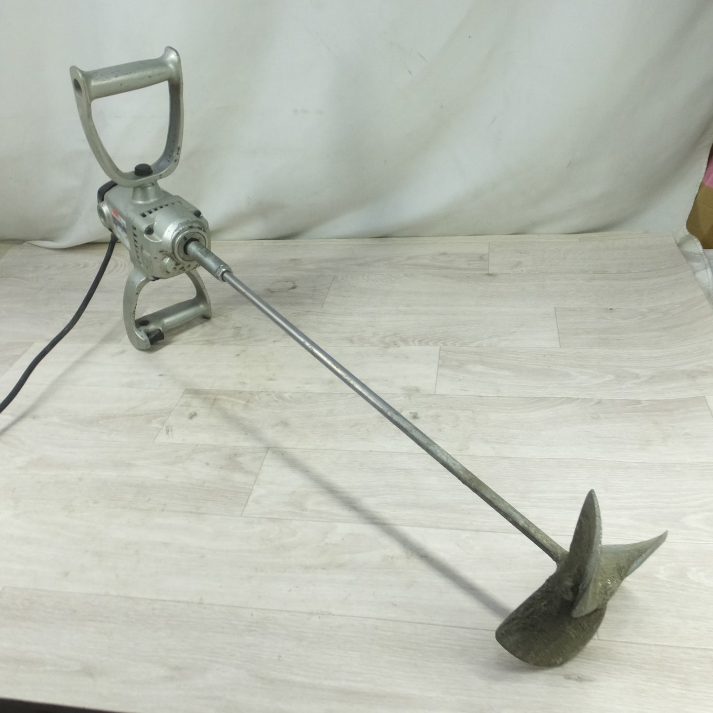 [送料無料] ◆makita マキタ カクハン機 UT2400 電動工具 ミキサー かくはん機 撹拌機 100V◆