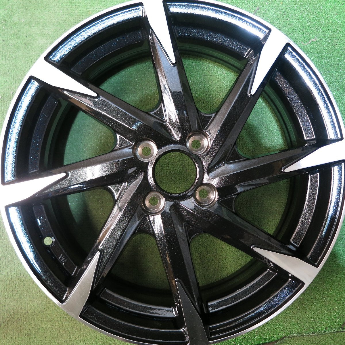 [送料無料]未使用★B-Win ZENATO8 17インチ 社外 アルミ ホイール 17×5.5J PCD100/4H★3031404Hホ