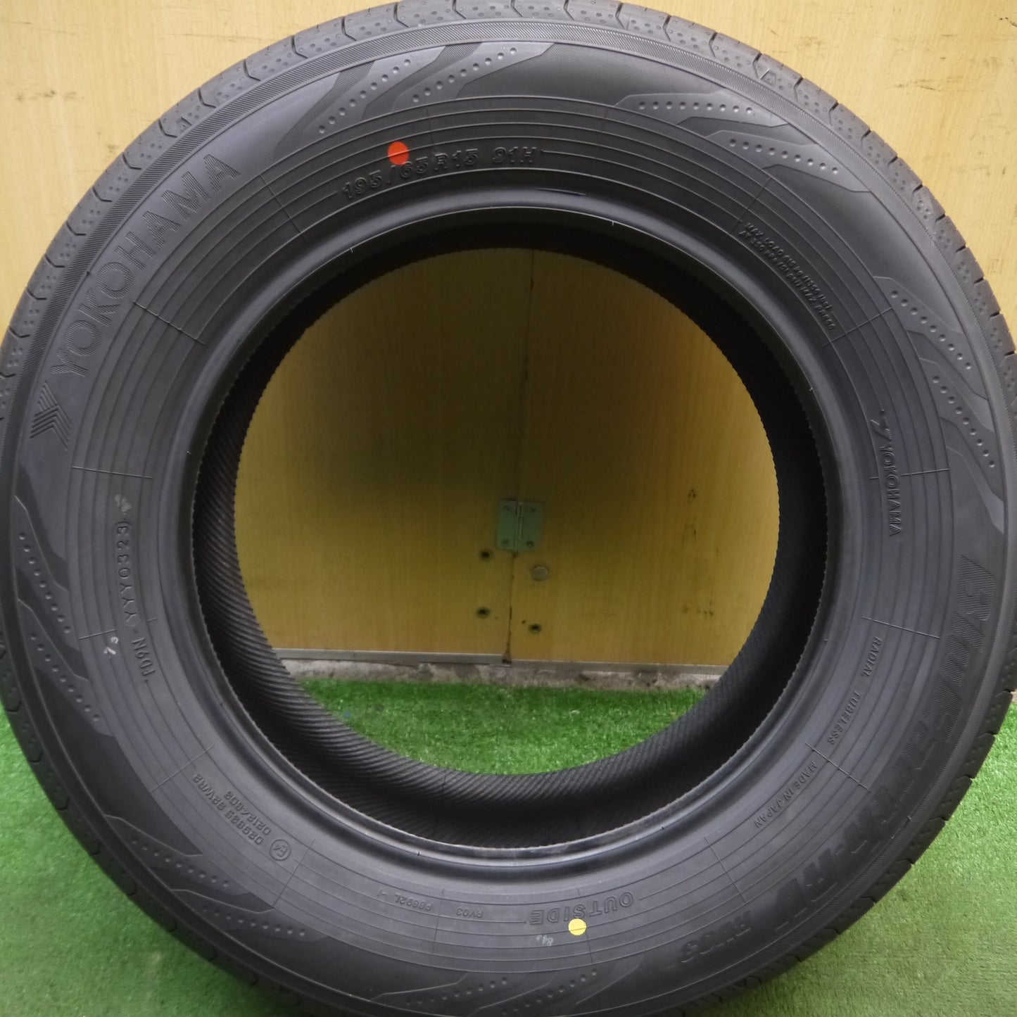*送料無料*新車外し！23年★195/65R15 ヨコハマ BluEarth-RV RV03 タイヤ 15インチ プリウス ノア ヴォクシー 等★3112805Hノタ
