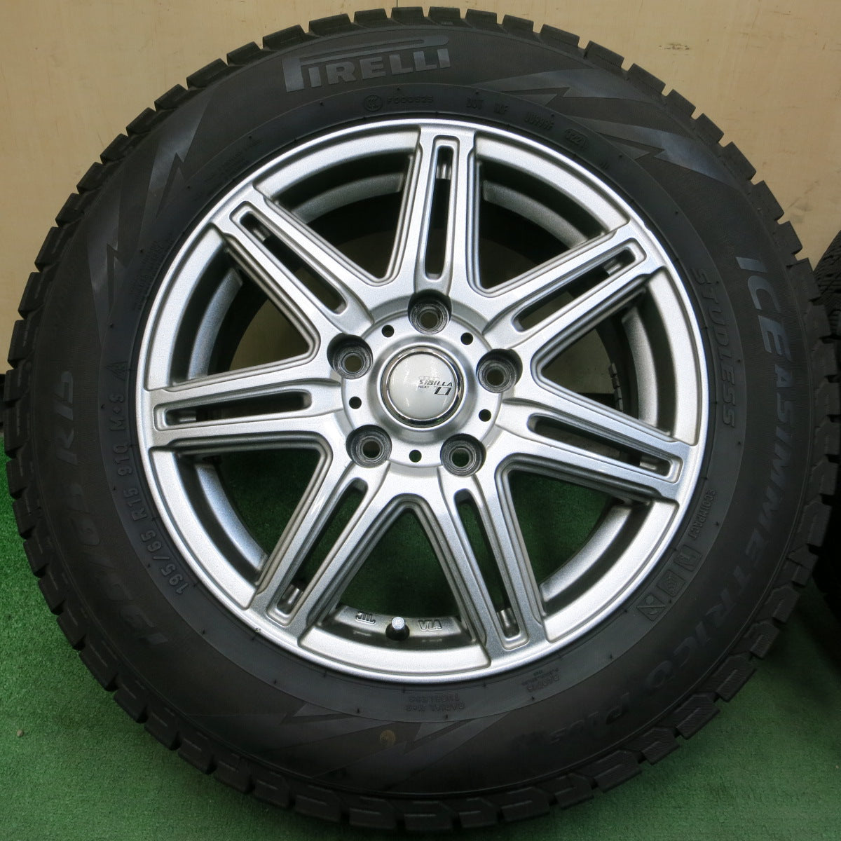 *送料無料*バリ溝！21年！キレイ！8.5分★スタッドレス 195/65R15 ピレリ アイスアシンメトリコ プラス SIBILLA NEXT Z7 シビラ 15インチ PCD114.3/5H★3102004イス