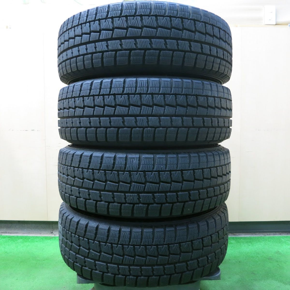 [送料無料]バリ溝！綺麗！9.5分★スタッドレス 195/65R15 ダンロップ ウインターマックス WM01 スチール ホイール 15インチ PCD100 114.3/4H マルチ★3082801イス