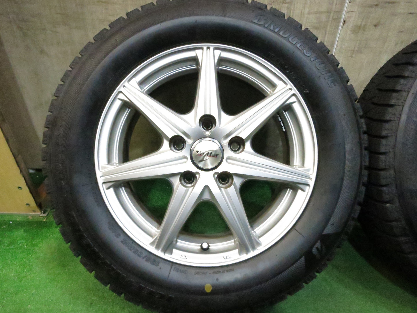 [送料無料]超バリ溝！20年！キレイ！ほぼ10分★スタッドレス 195/65R15 ブリヂストン アイスパートナー2 Treffer トレファー 15インチ PCD114.3/5H★3021514Hス