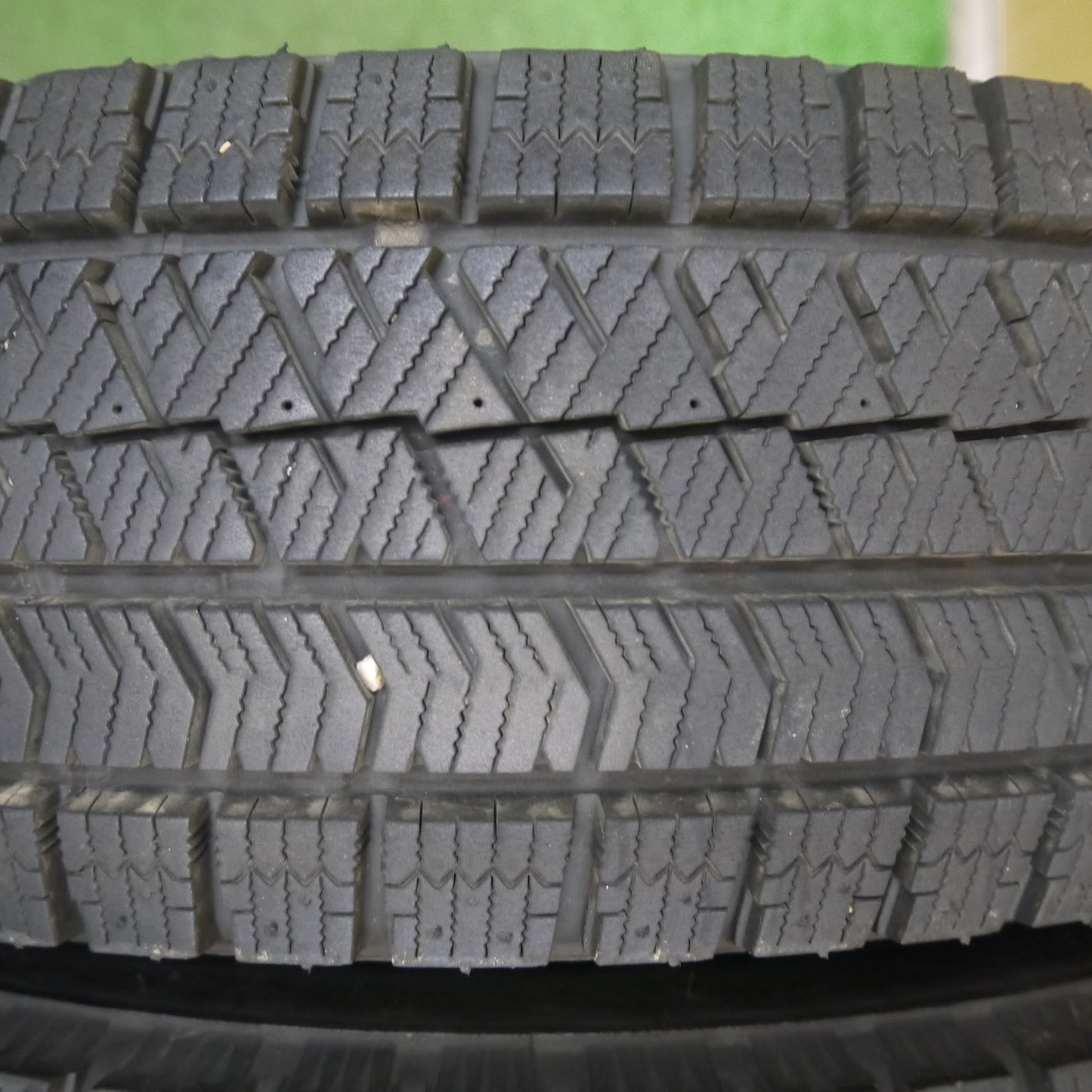 [送料無料]バリ溝！20年！9.5分★スタッドレス 175/70R14 ブリヂストン ブリザック VRX2 タイヤ 14インチ ヴィッツ フィット フリード ノート 等★3040704クスタ