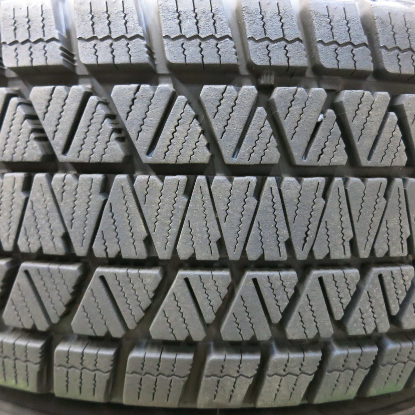 [送料無料]バリ溝！19年！キレイ！9.5分★スタッドレス 225/65R17 ブリヂストン ブリザック DM-V3 社外 アルミ ホイール 17インチ PCD114.3/5H★3062703ヒス