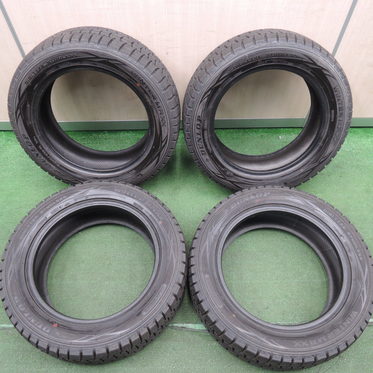 *送料無料*ほぼ未使用！19年★スタッドレス 205/55R16 ダンロップ ウインターマックス WM01 タイヤ 16インチ リーフ オーリス プリウスα等★3120905HAスタ