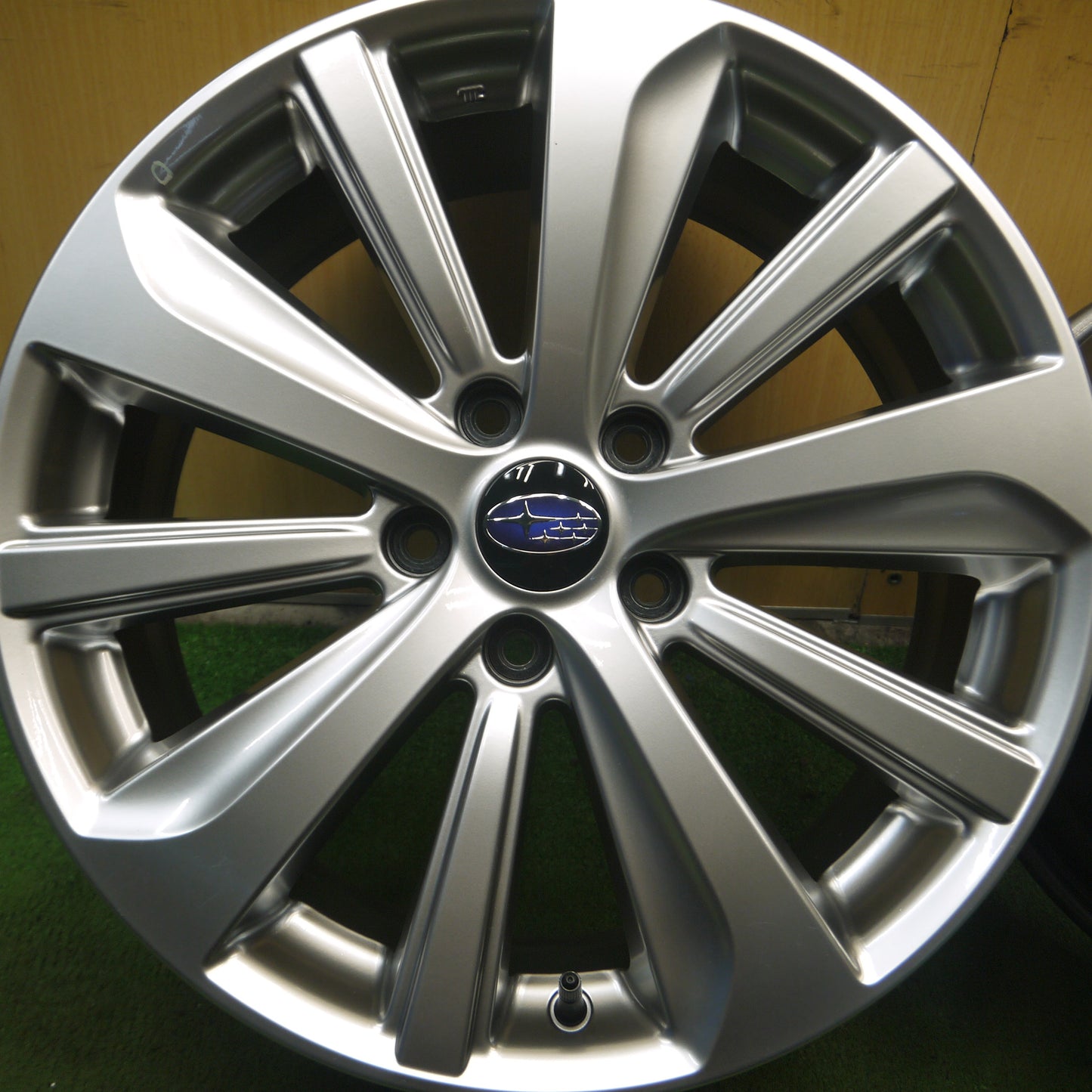 *送料無料*キレイ★スバル B4 レガシィ 純正 ホイール 18インチ 18×7.5J PCD114.3/5H★3112904Hホ