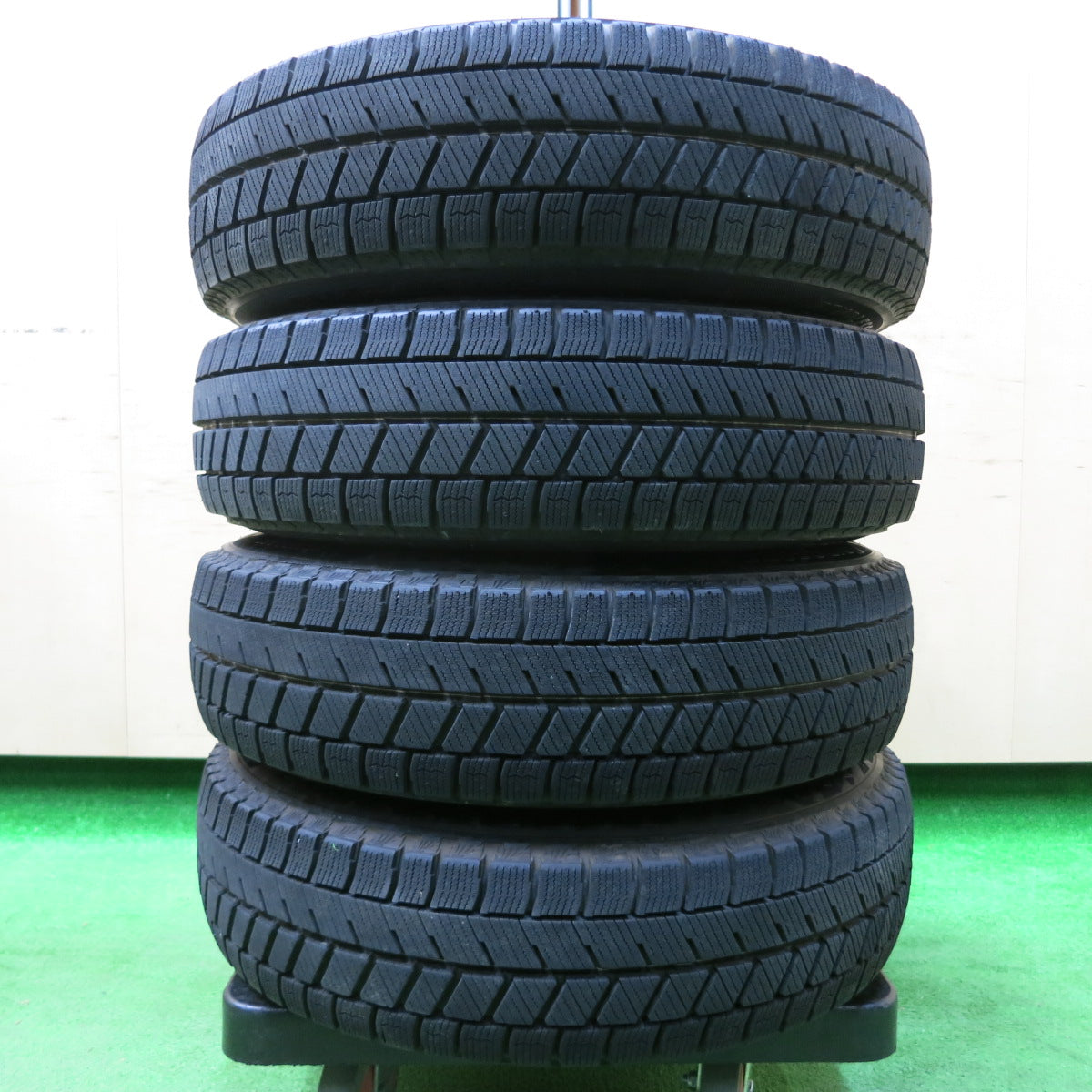 *送料無料*バリ溝！21年！8.5分★スタッドレス 145/80R12 ブリヂストン ブリザック VRX3 FEID 社外 アルミ 12インチ PCD100/4H★4011704イス
