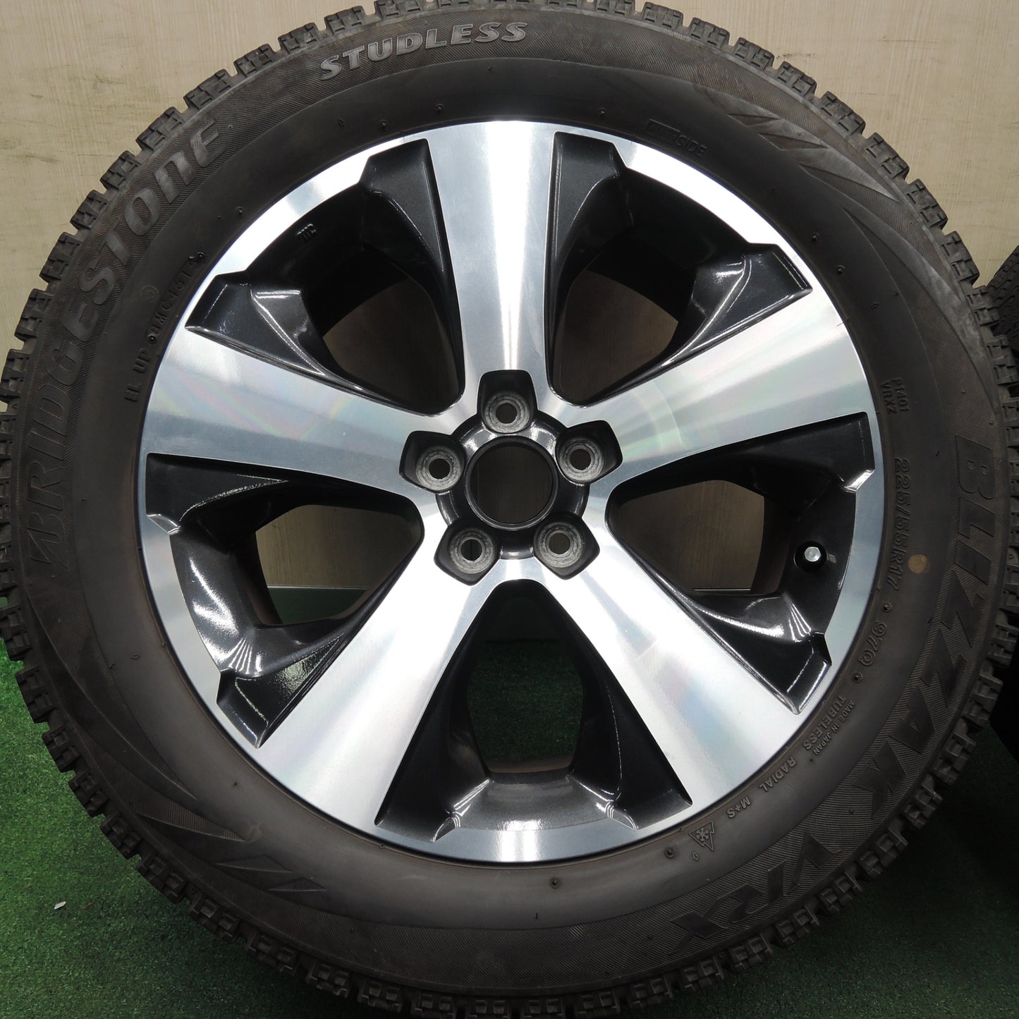 *送料無料* バリ溝！8.5分★スバル フォレスター XV 純正 225/55R17 スタッドレス ブリヂストン ブリザック VRX 17インチ PCD100/5H★4030209HAス