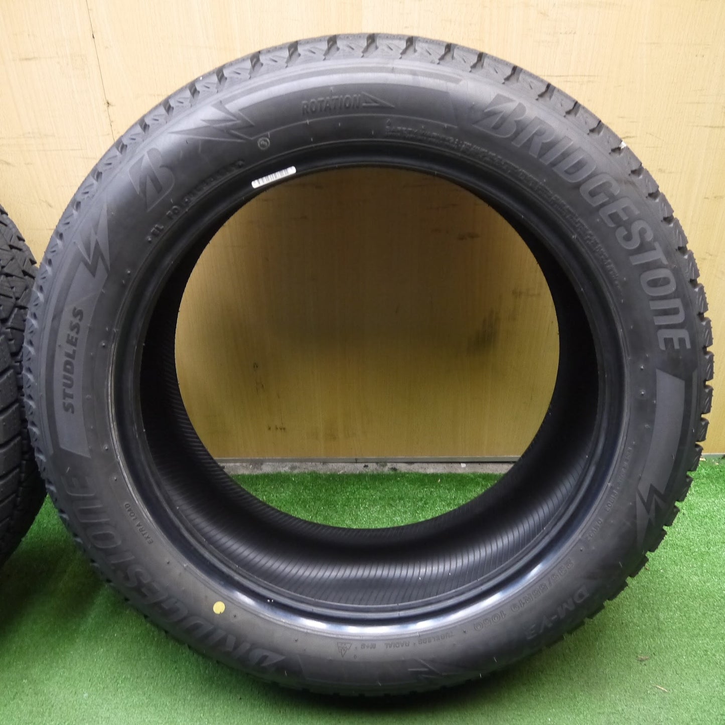 [送料無料]バリ溝！19年！ほぼ10分★スタッドレス 235/55R19 ブリヂストン ブリザック DM-V3 タイヤ 19インチ レクサスRX RAV4 ベンツGLC ボルボ 等★3040801クスタ