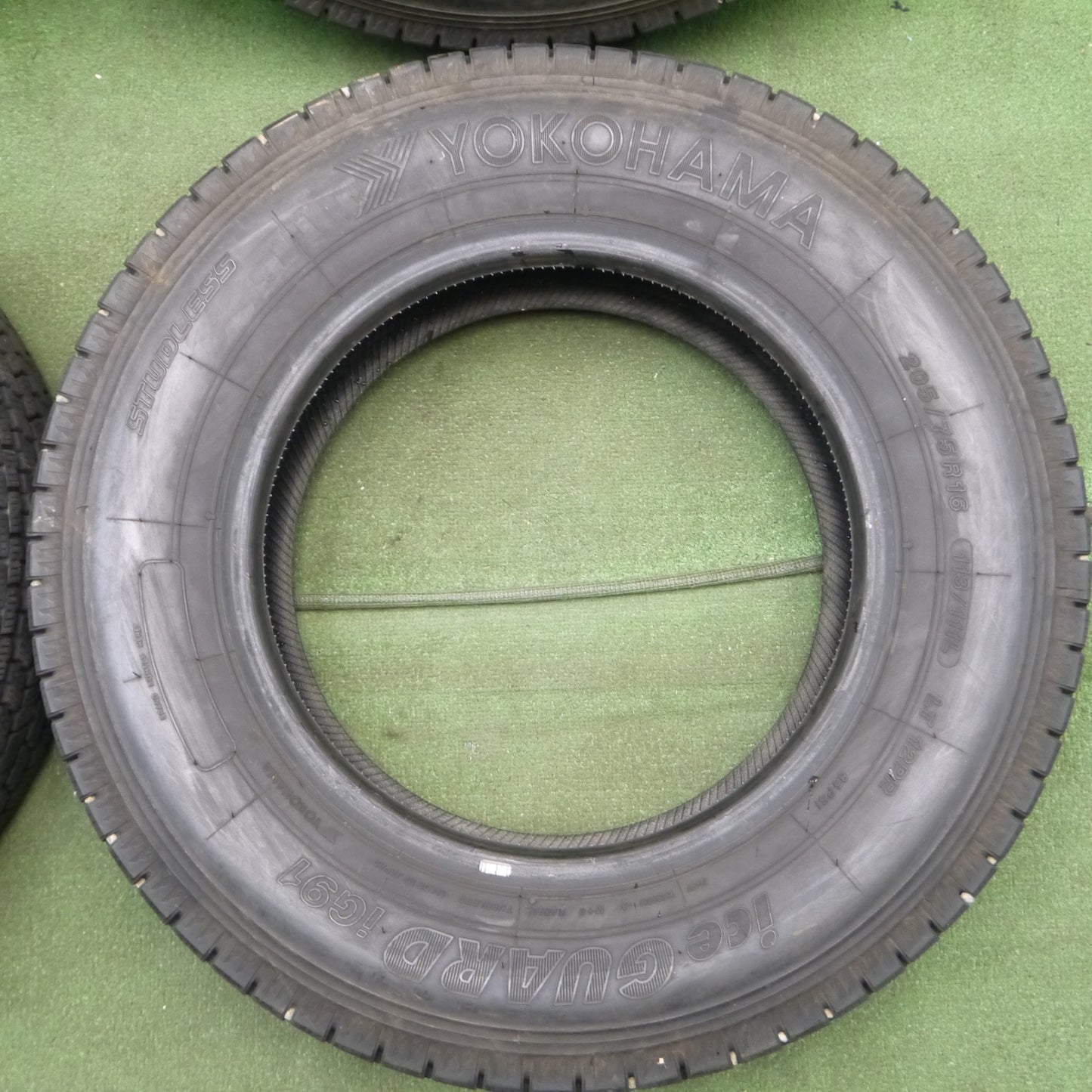 *送料無料* バリ溝！22年！9.5分★トラック タイヤ 205/75R16 113/111L スタッドレス ヨコハマ アイスガード iG91 16インチ★4022802KKスタ
