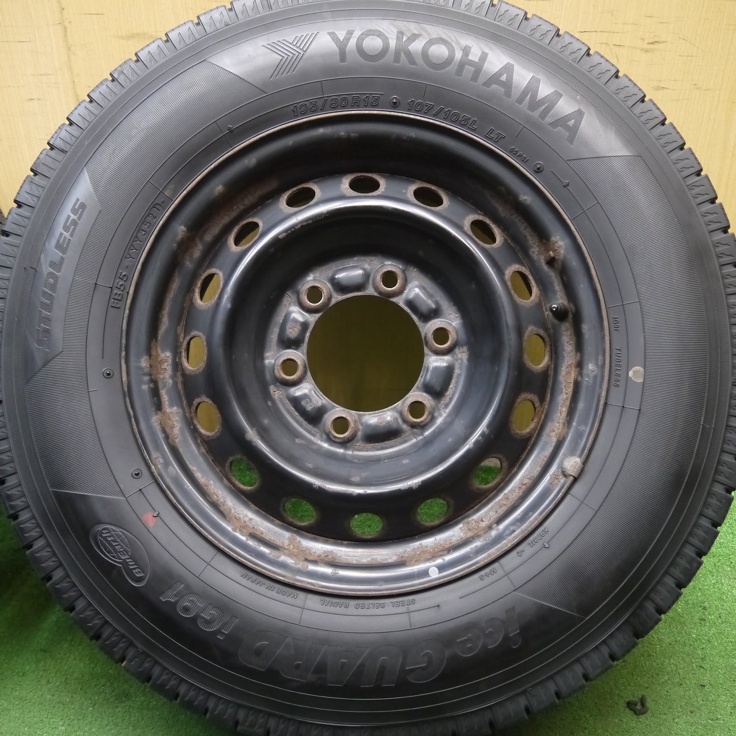 [送料無料]バリ溝！21年！9.5分★トヨタ ハイエース 純正 スチール 195/80R15 107/105L スタッドレス ヨコハマ アイスガード iG91 PCD139.7/6H★3070308Hス