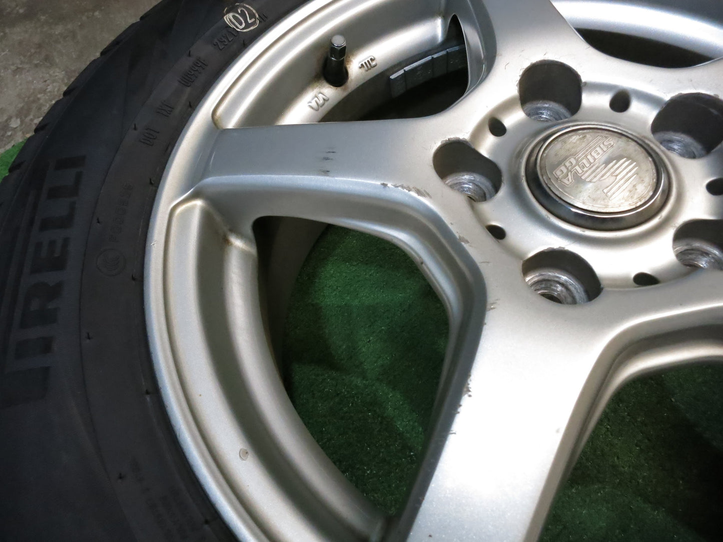 [送料無料]バリ溝！21年！ほぼ10分★スタッドレス 195/65R15 ピレリ アイスアシンメトリコ プラス SIBILLA GG シビラ 15インチ PCD114.3/5H★2120904Hス