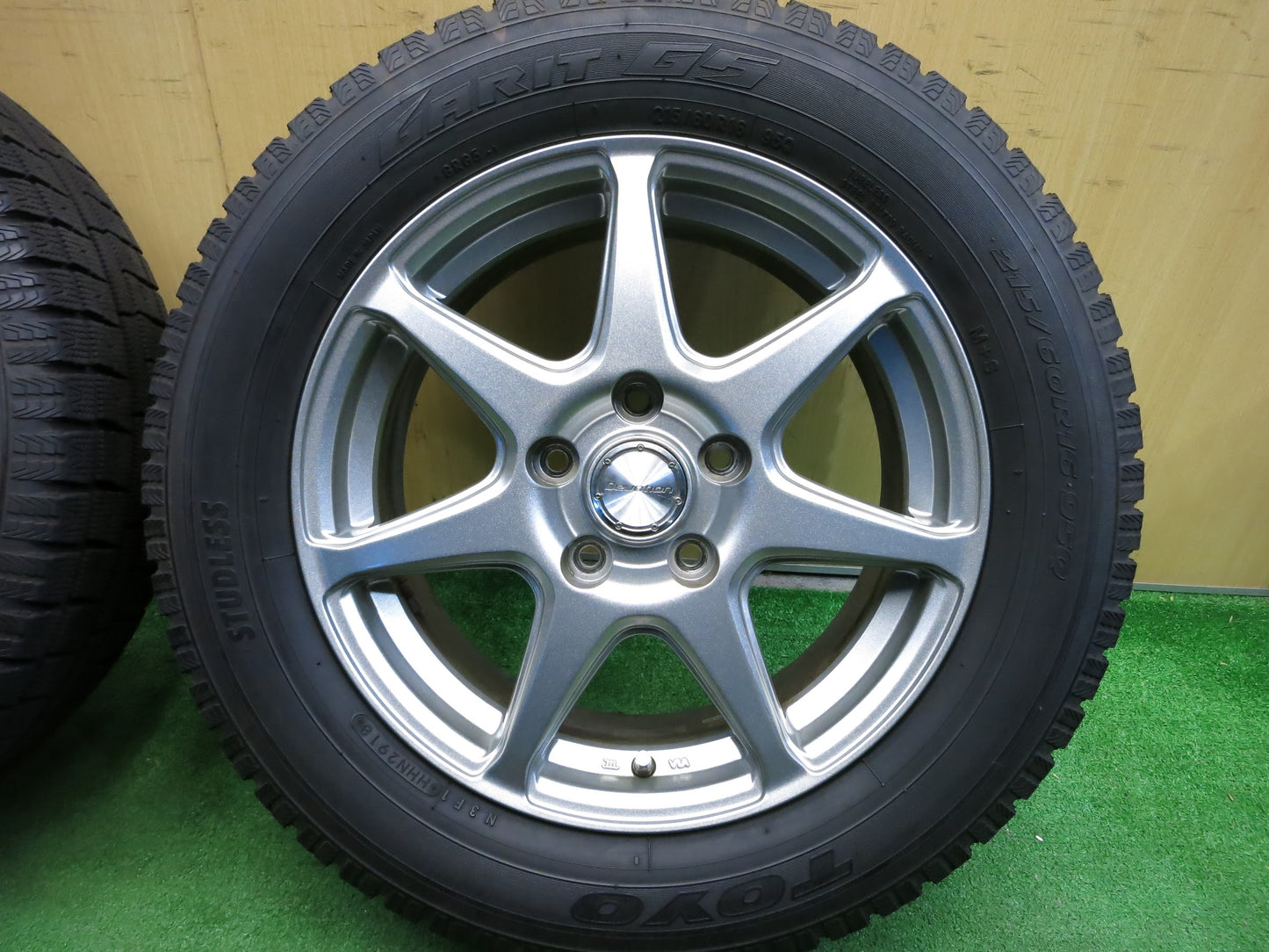 [送料無料]バリ溝！18年！キレイ！9.5分★スタッドレス 215/60R16 トーヨー ガリット G5 Devotion デボーション 16インチ PCD114.3/5H★2112506Hス