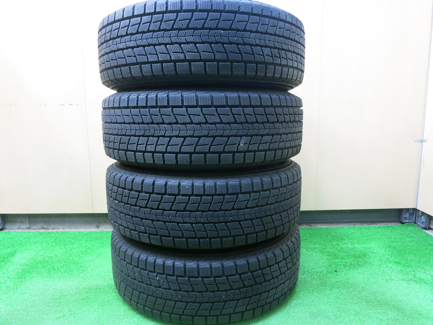 [送料無料]バリ溝！ほぼ10分★スタッドレス 225/65R17 ダンロップ ウインターマックス SJ8 AXEL アクセル 17インチ PCD114.3/5H★2110205ヒス