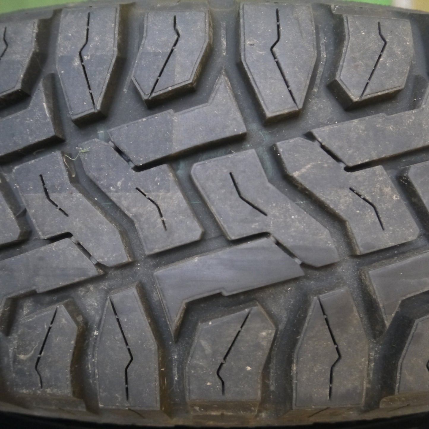 *送料無料* バリ溝！23年！キレイ！9.5分★ハイエース 等 TRD TF7A 195/80R15 トーヨー R/T オープンカントリー PCD139.7/6H★4022811Hノ