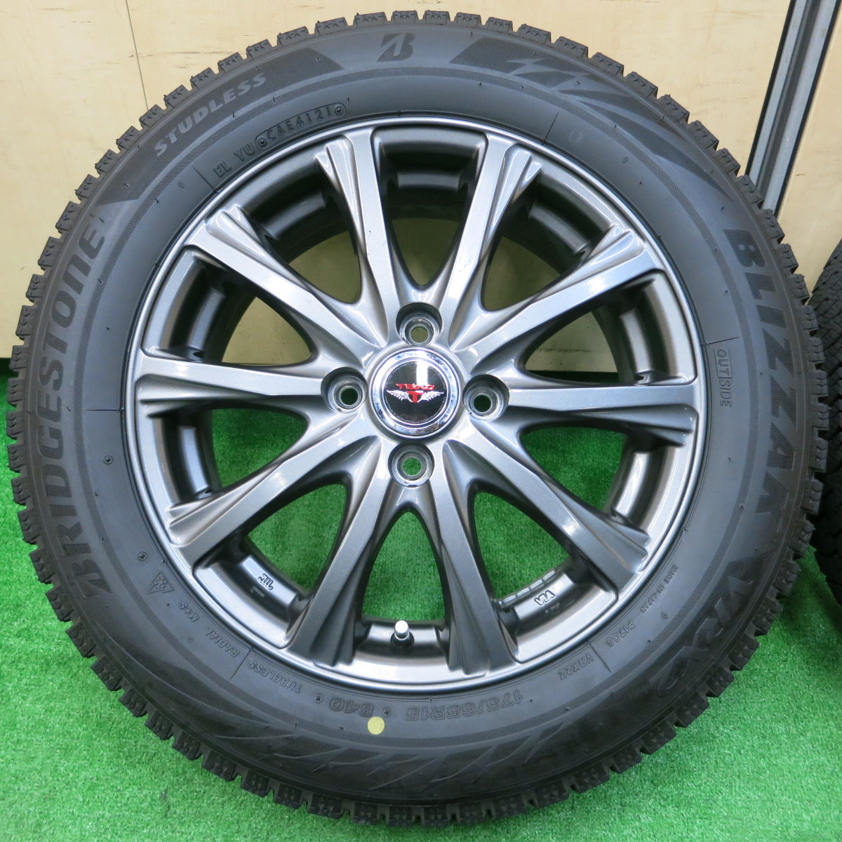 *送料無料*バリ溝！21年！キレイ！9分★スタッドレス 175/65R15 ブリヂストン ブリザック VRX2 TEAD テッド 15インチ PCD100/4H★3111710イス