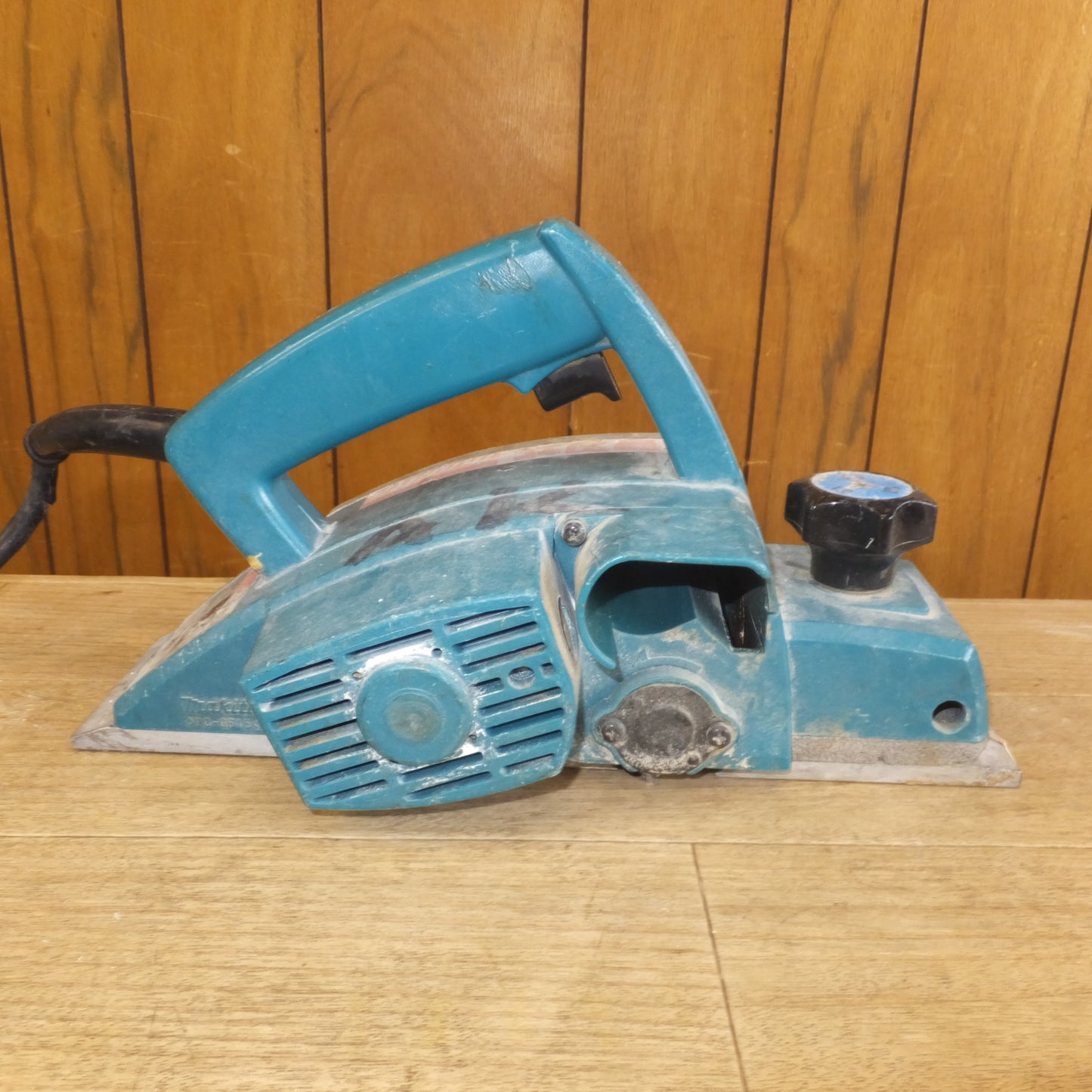 [送料無料]★マキタ makita 82mmカンナ 1800BA　有効切削幅 82mm　100V 5A 50-60Hz 480W★