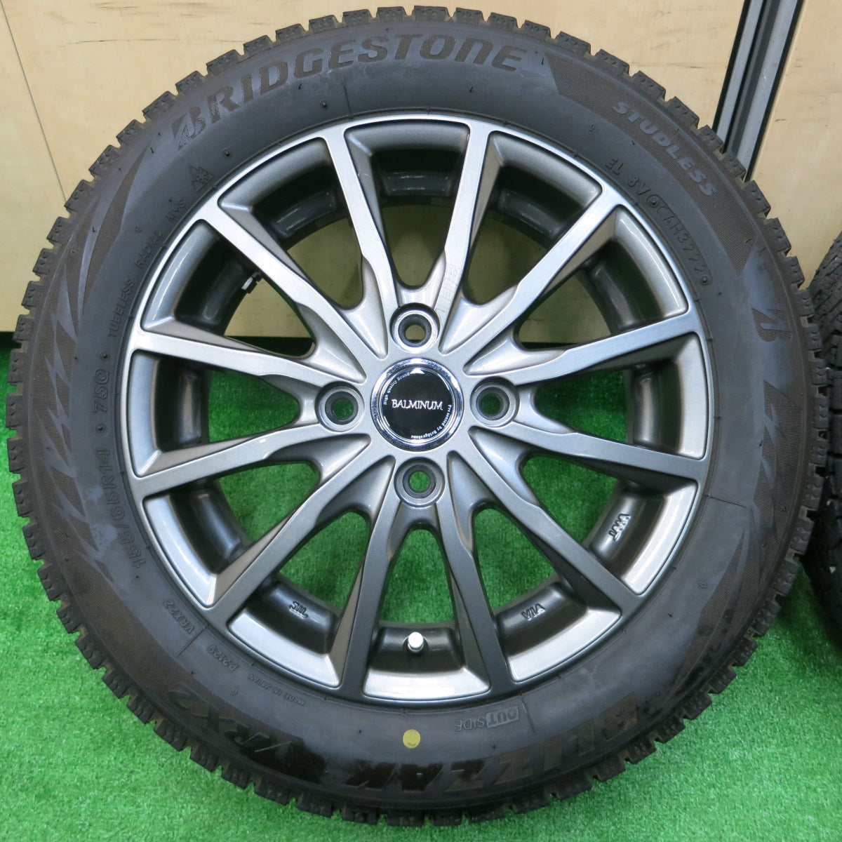 *送料無料*バリ溝！22年！キレイ！8.5分★スタッドレス 155/65R14 ブリヂストン ブリザック VRX2 BALMINUM バルミナ 14インチ PCD100/4H★3111806イス