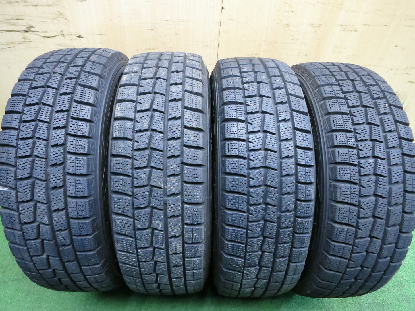 [送料無料]超バリ溝！18年！キレイ！9.5分以上★スタッドレス 175/65R14 ダンロップ ウインターマックス WM01 Fang ファング 14インチ PCD100/4H★2121204Hス