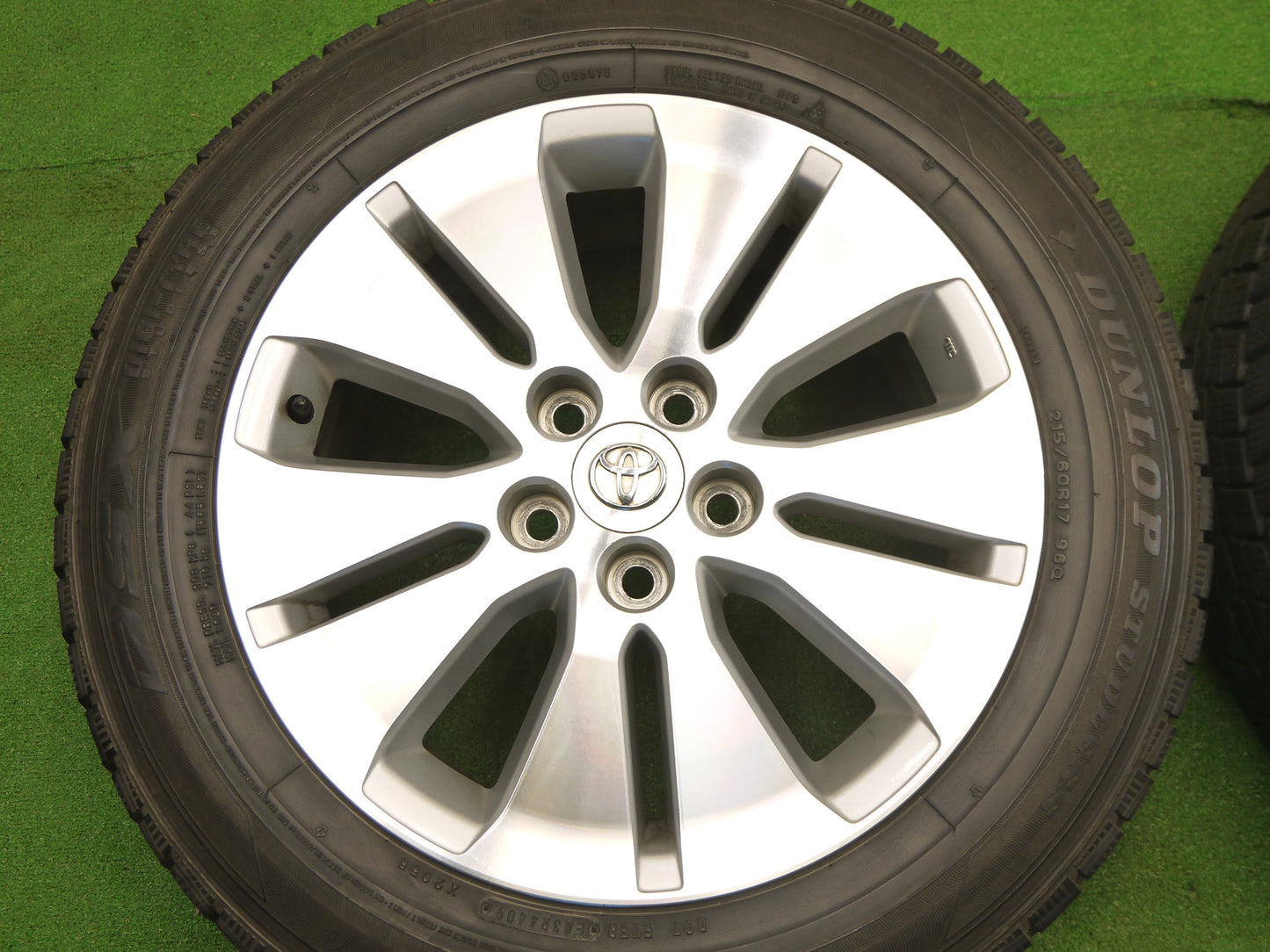 [送料無料]バリ溝！8.5分★トヨタ アルファード 純正 215/60R17 スタッドレス ダンロップ DSX 17インチ PCD114.3/5H エスティマ 等★2080802イス